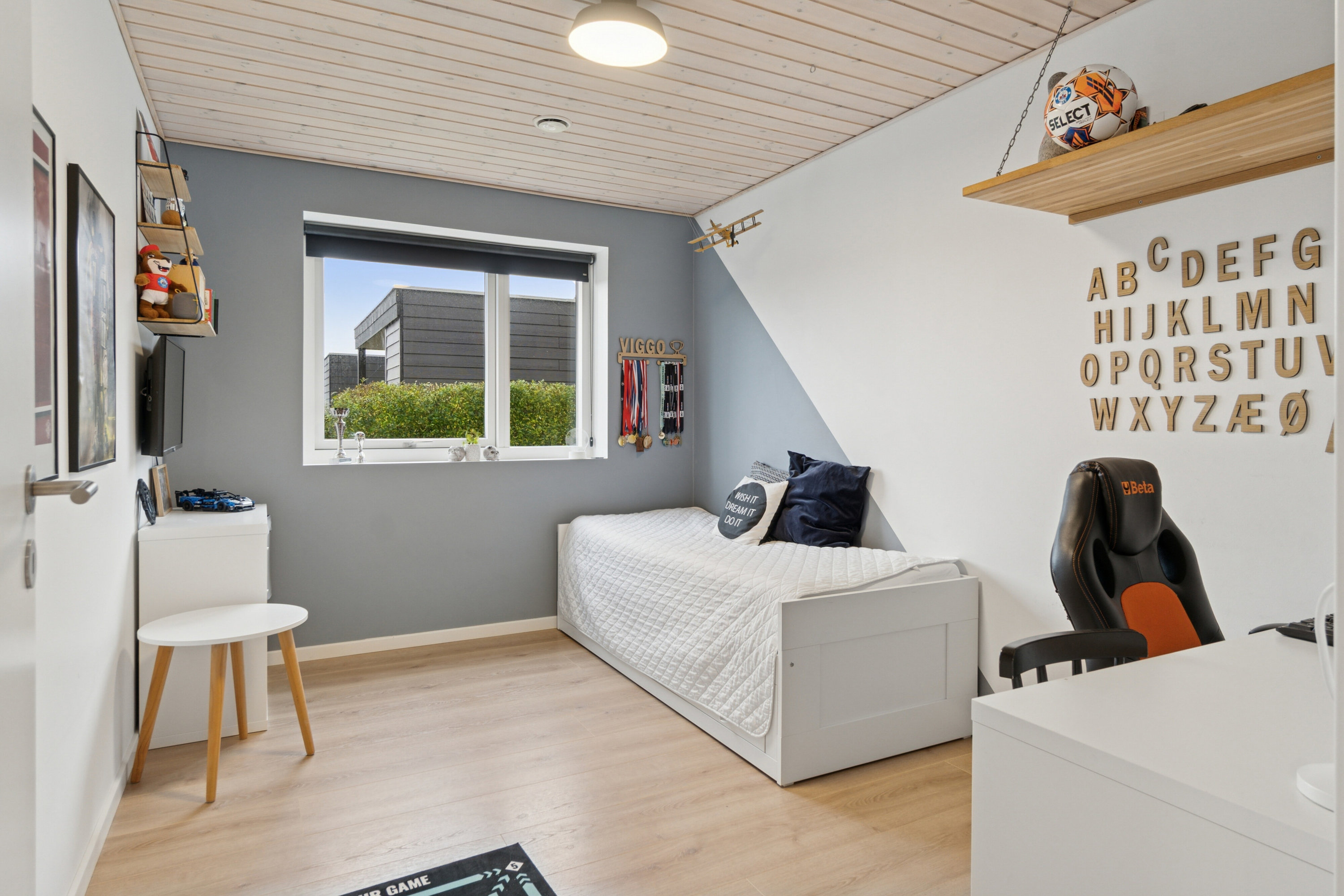 Fremhævet soveværelse billede i fuldskærmstilstand. Billede af Buskelundengen 9, 8600 Silkeborg