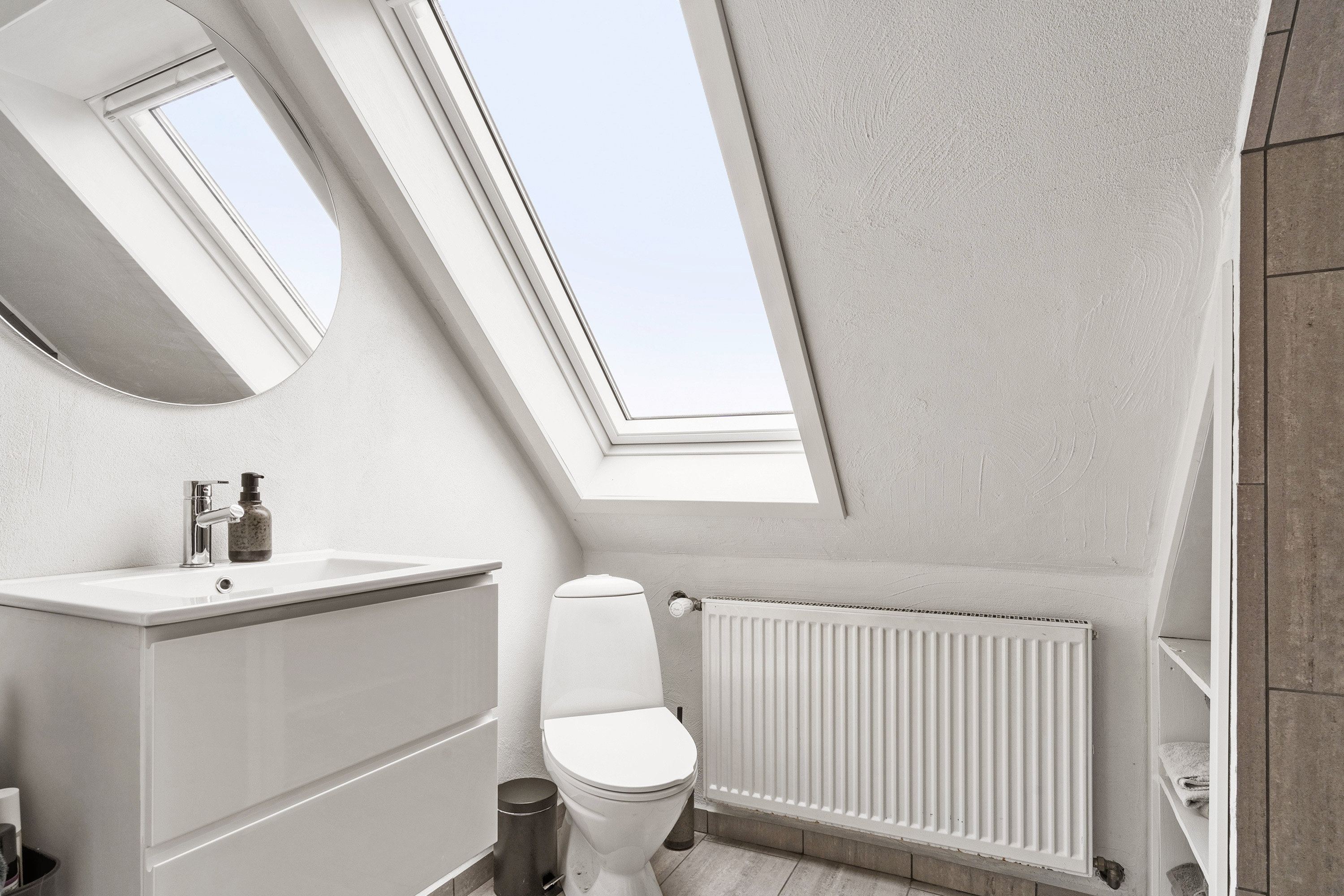 Fremhævet badeværelse billede i fuldskærmstilstand. Billede af Kirkebakken 4, Horne, 6800 Varde