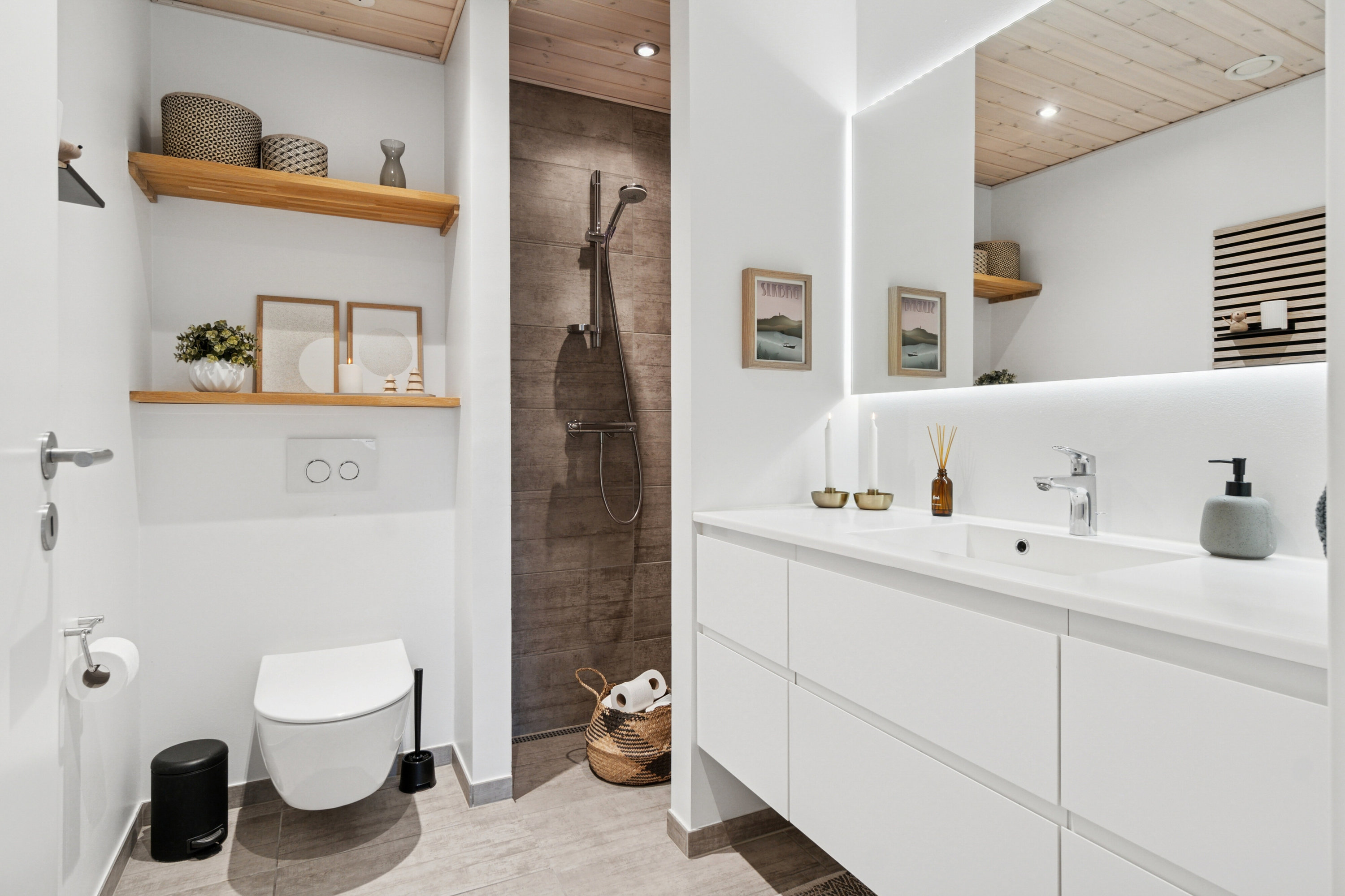 Fremhævet badeværelse billede i fuldskærmstilstand. Billede af Buskelundengen 9, 8600 Silkeborg