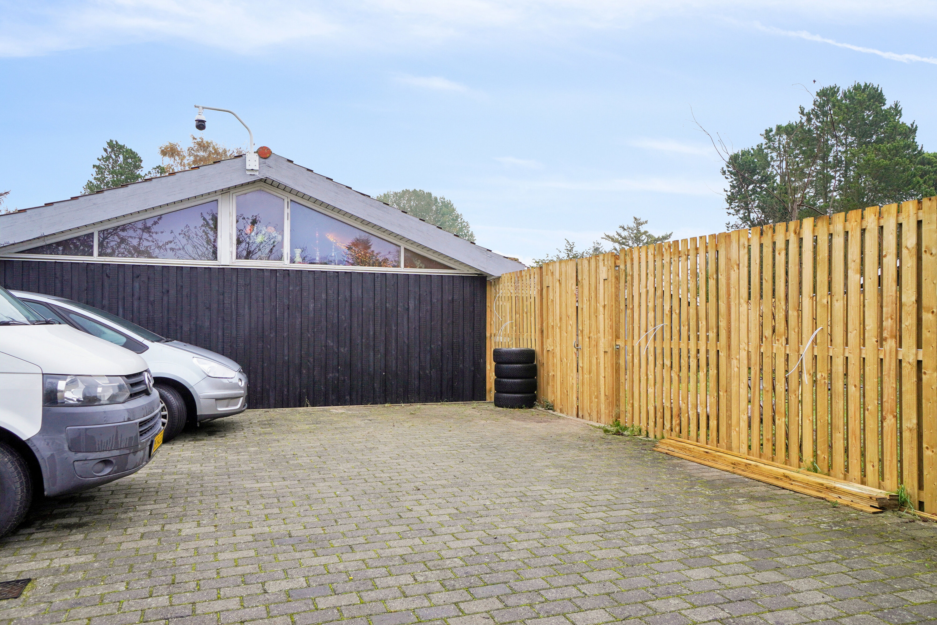 Fremhævet parkering billede i fuldskærmstilstand. Billede af Lupinvej 36, 4040 Jyllinge