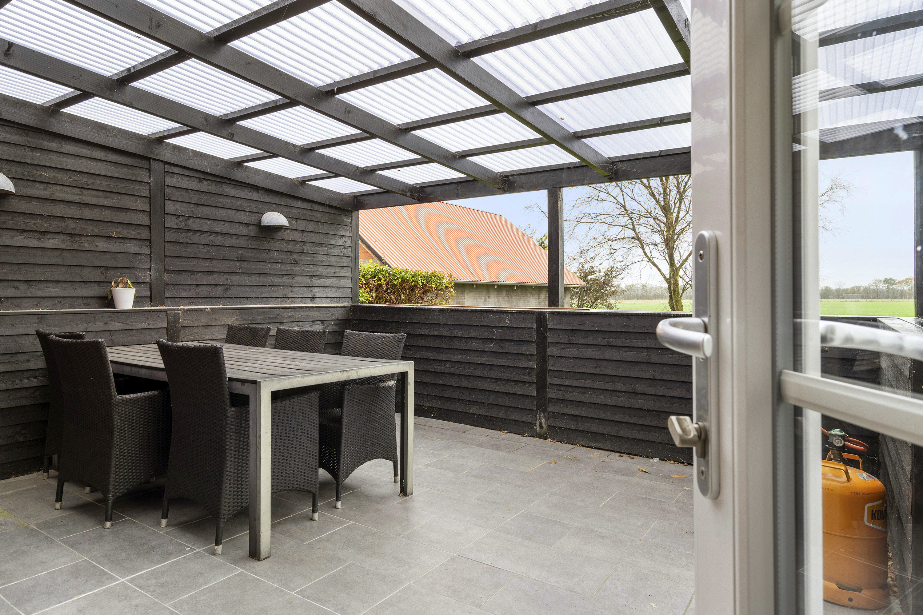 Fremhævet overdækket terrasse billede i fuldskærmstilstand. Billede af Kirkebakken 4, Horne, 6800 Varde