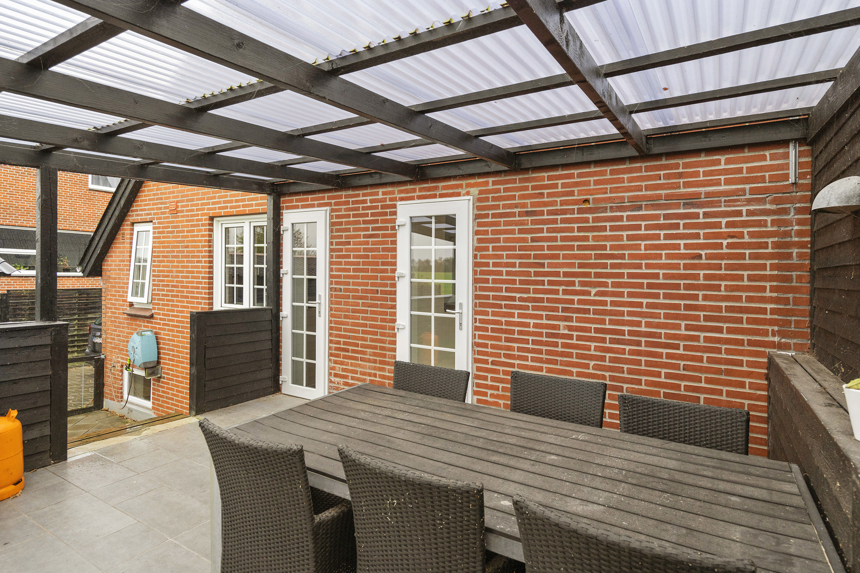 Fremhævet overdækket terrasse billede i fuldskærmstilstand. Billede af Kirkebakken 4, Horne, 6800 Varde