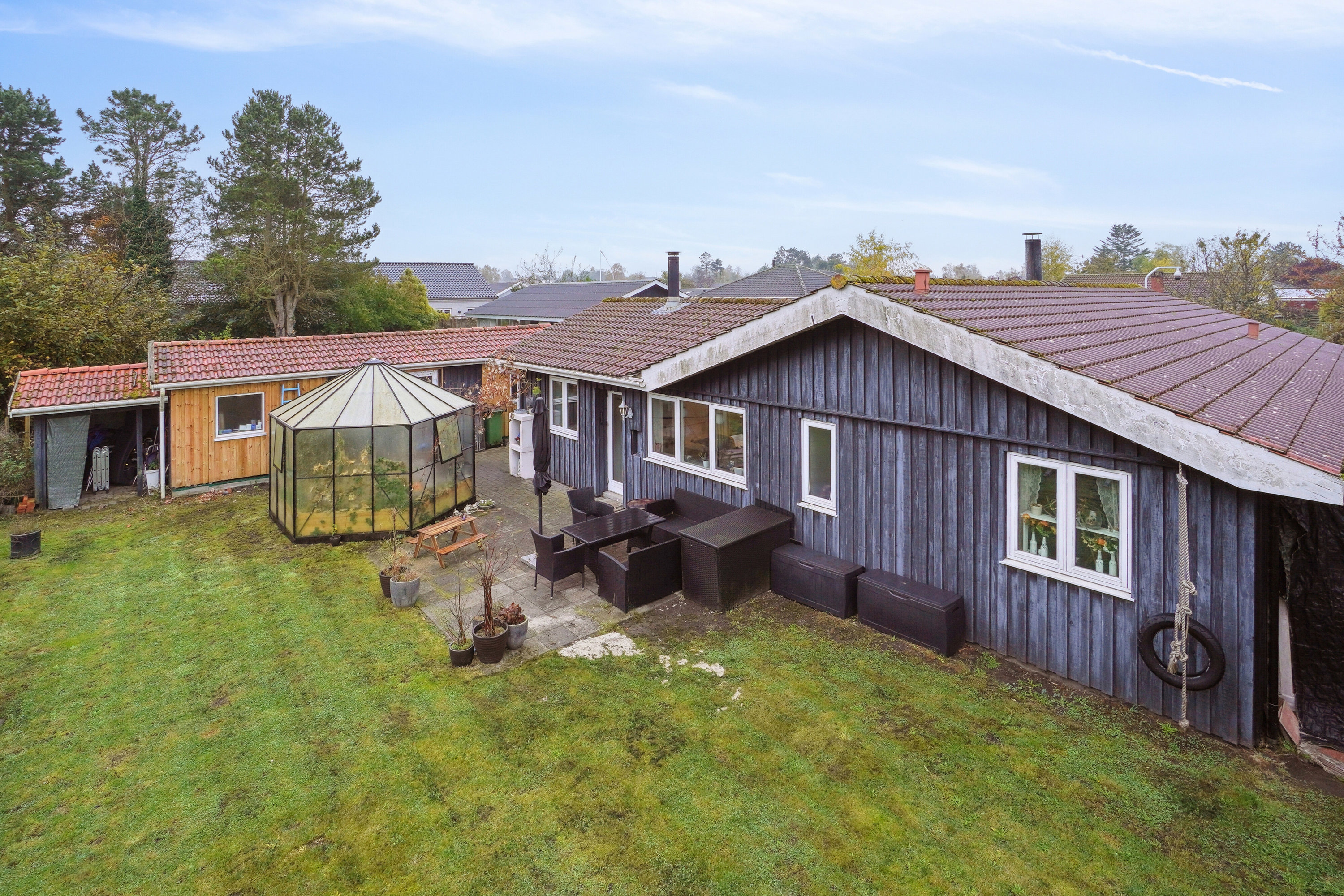 Fremhævet set fra haven billede i fuldskærmstilstand. Billede af Lupinvej 36, 4040 Jyllinge