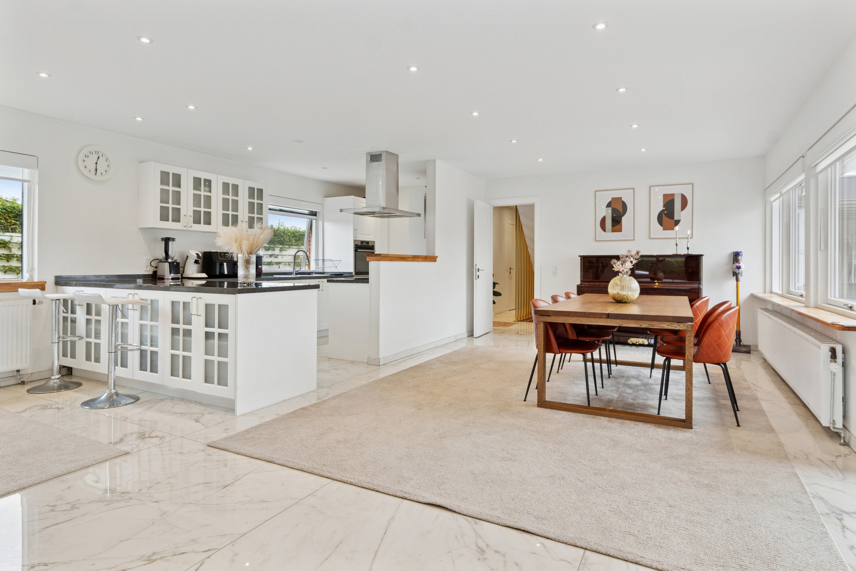 Fremhævet spisestue billede i fuldskærmstilstand. Billede af Randager 103, 2620 Albertslund