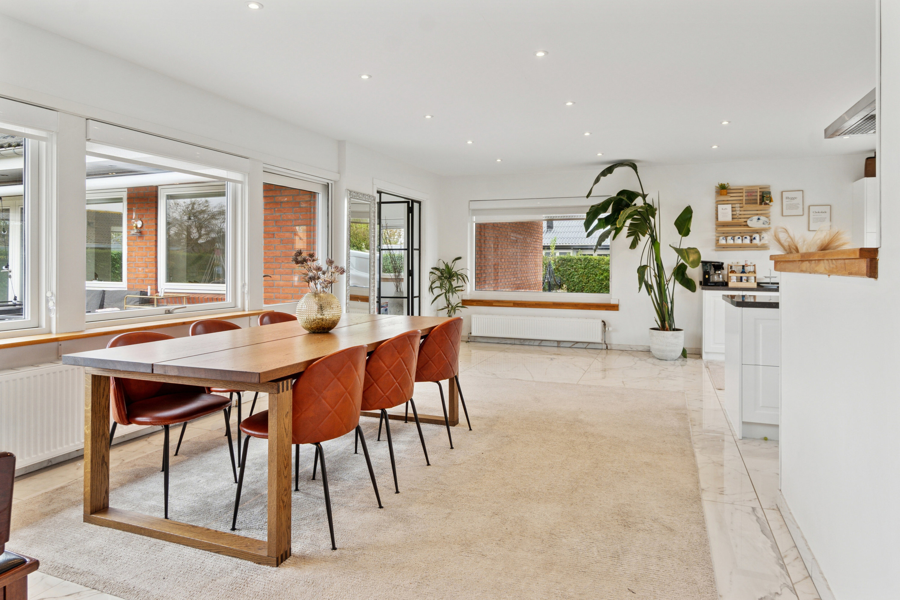 Fremhævet spisestue billede i fuldskærmstilstand. Billede af Randager 103, 2620 Albertslund