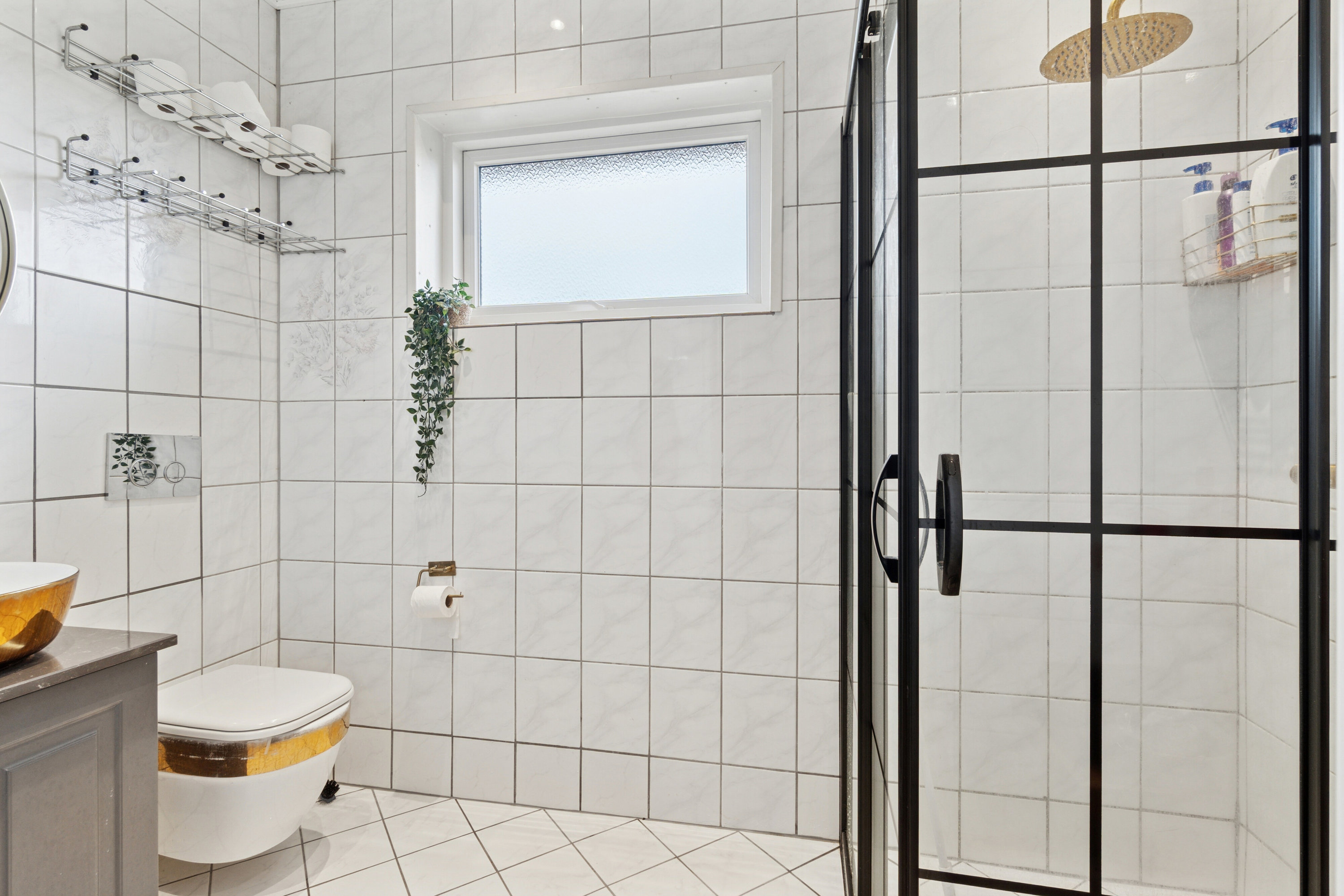 Fremhævet badeværelse billede i fuldskærmstilstand. Billede af Randager 103, 2620 Albertslund