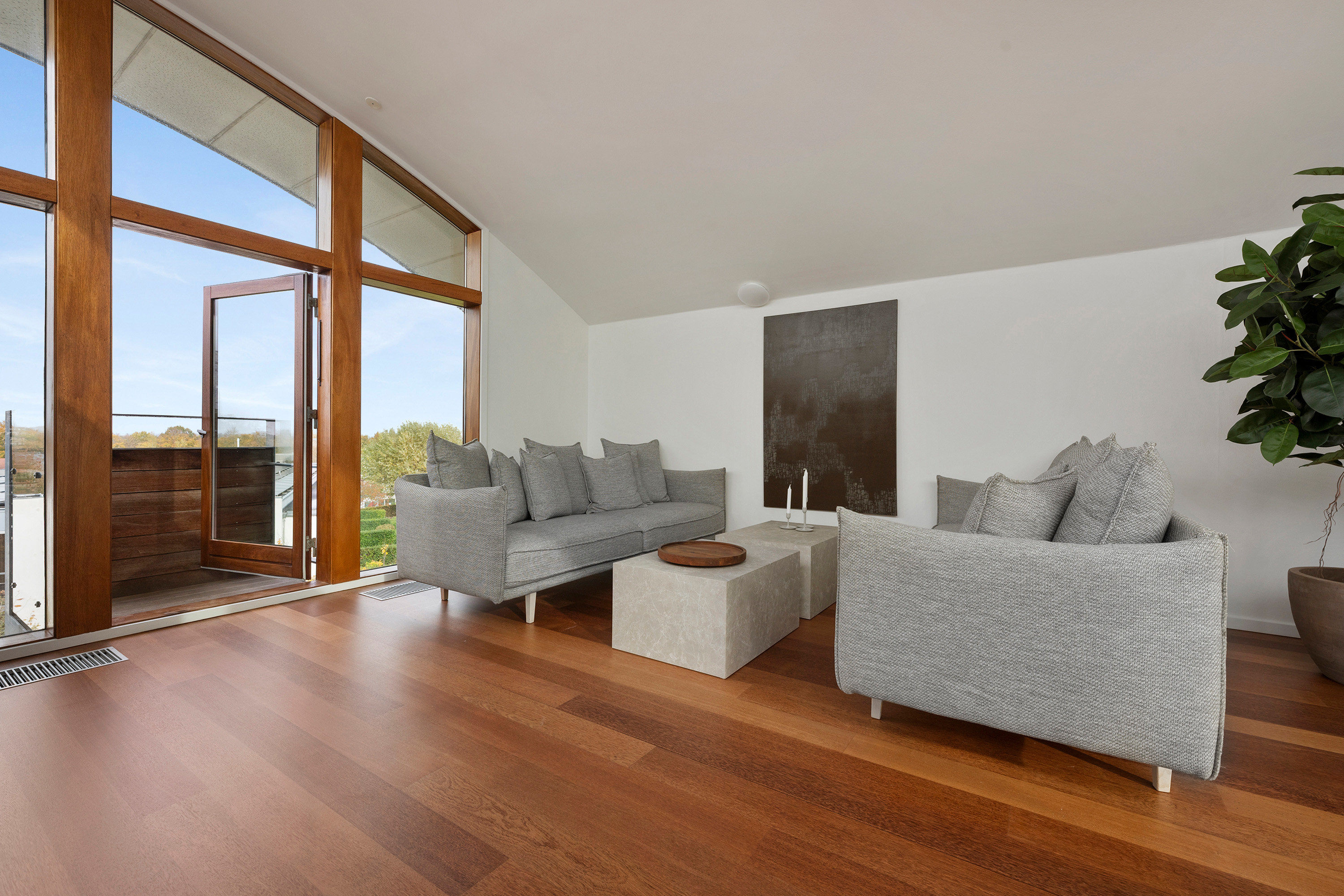 Fremhævet stue billede i fuldskærmstilstand. Billede af Pilehøj 2C, 1. tv., 3460 Birkerød