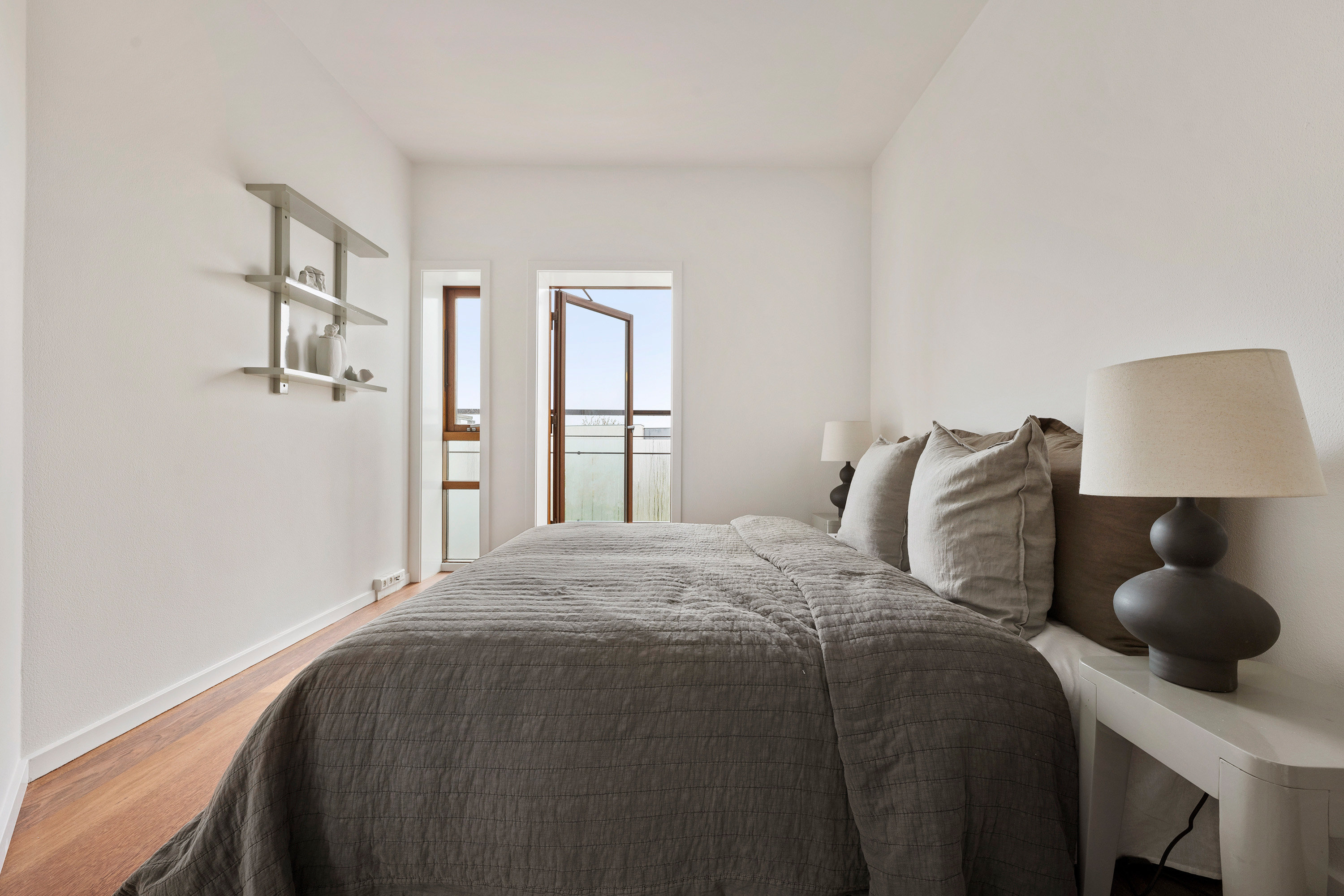 Fremhævet soveværelse billede i fuldskærmstilstand. Billede af Pilehøj 2C, 1. tv., 3460 Birkerød