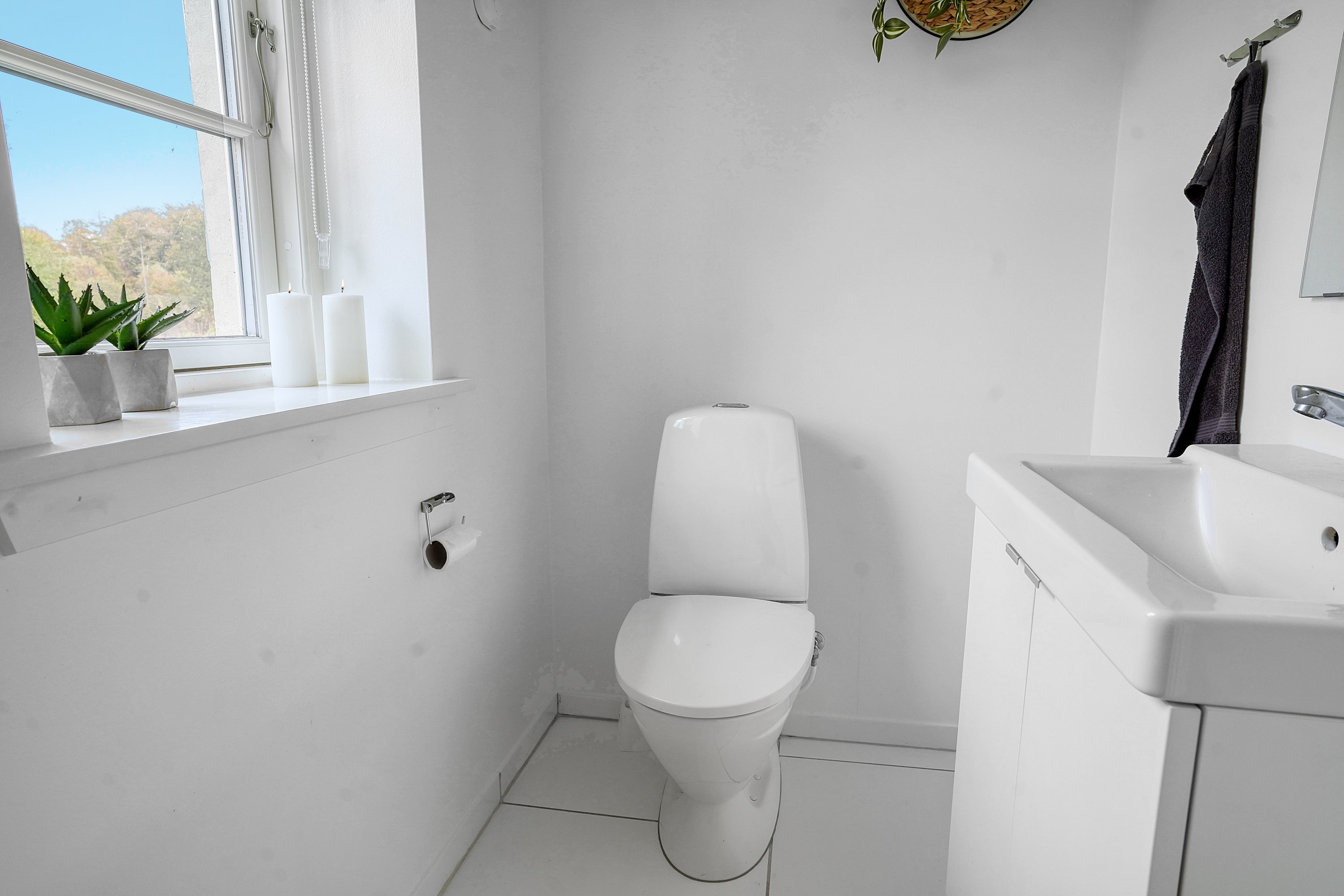 Fremhævet wc billede i fuldskærmstilstand. Billede af Hornbækvej 315, 3080 Tikøb