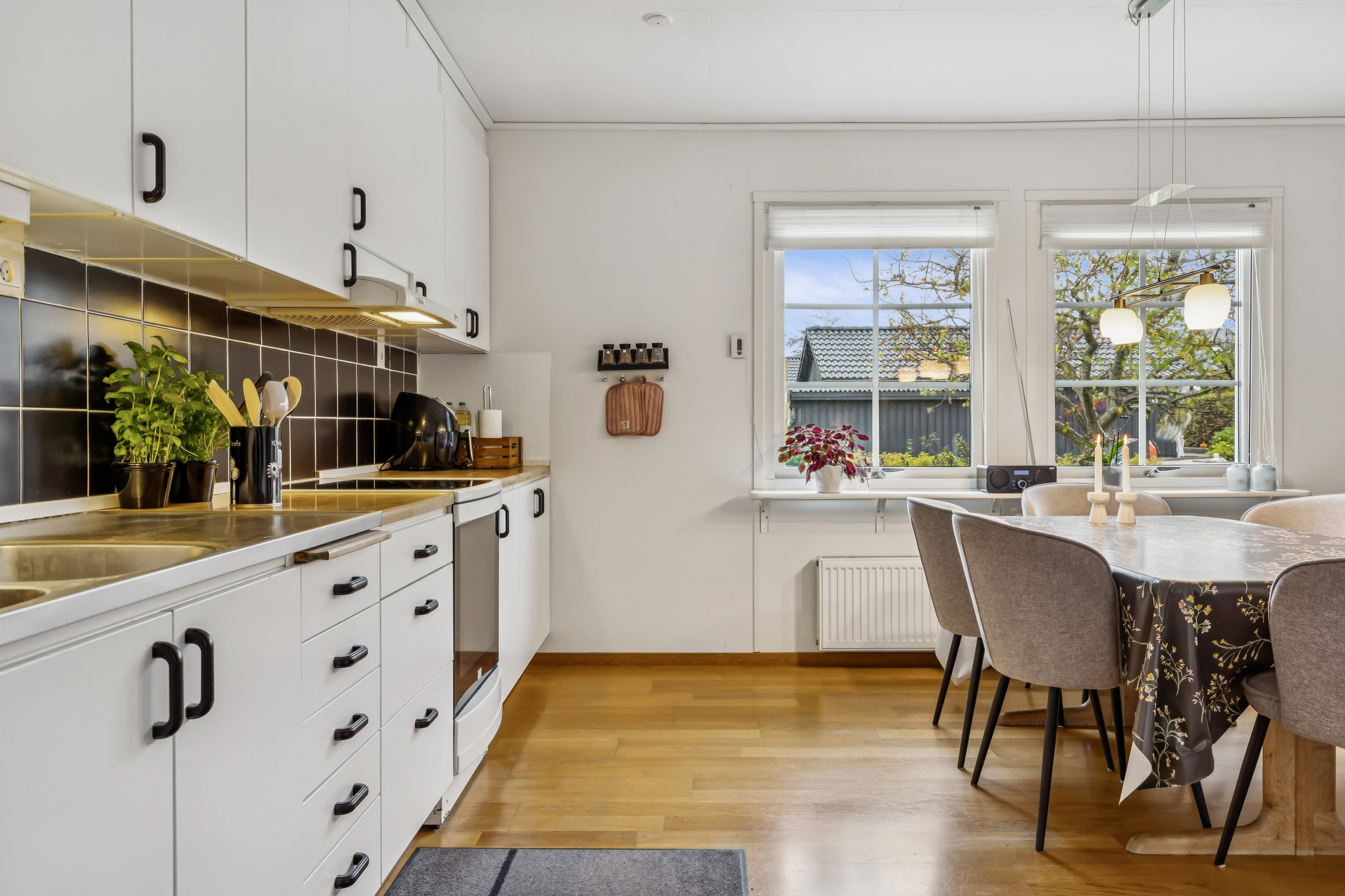 Fremhævet køkken billede i fuldskærmstilstand. Billede af Havnsøgårdsvej 24, Havnsø, 4591 Føllenslev