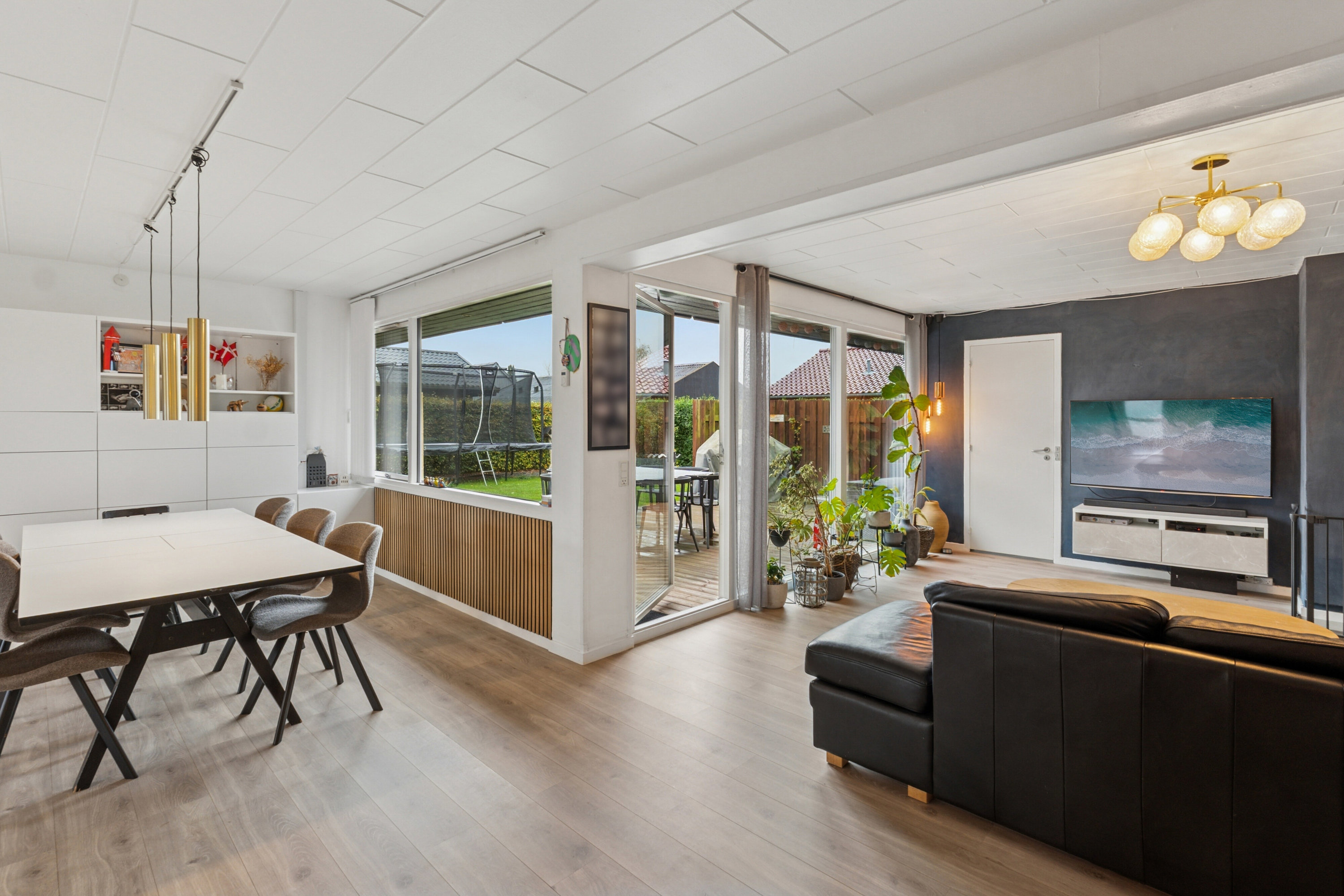 Fremhævet stue billede i fuldskærmstilstand. Billede af Snebærhaven 58, 2620 Albertslund