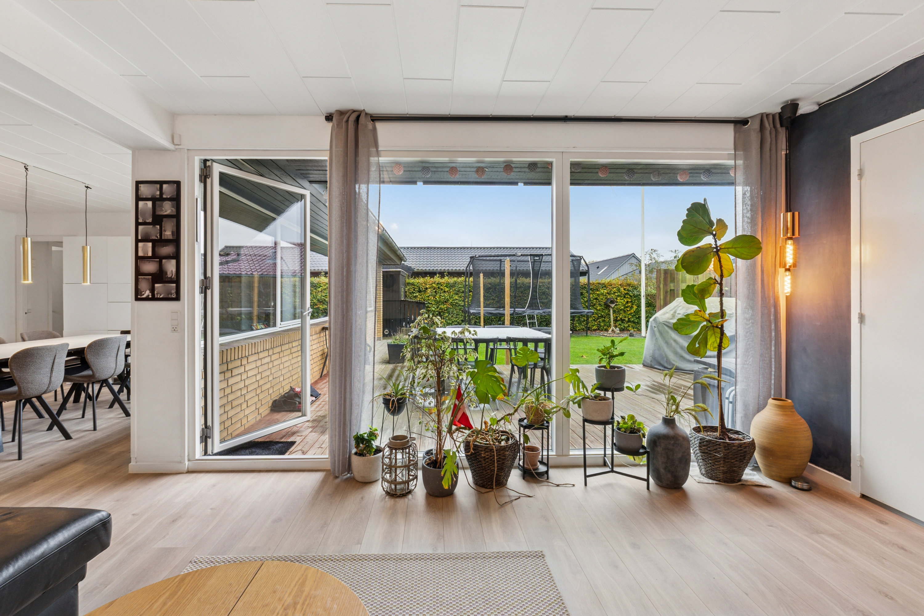 Fremhævet stue billede i fuldskærmstilstand. Billede af Snebærhaven 58, 2620 Albertslund