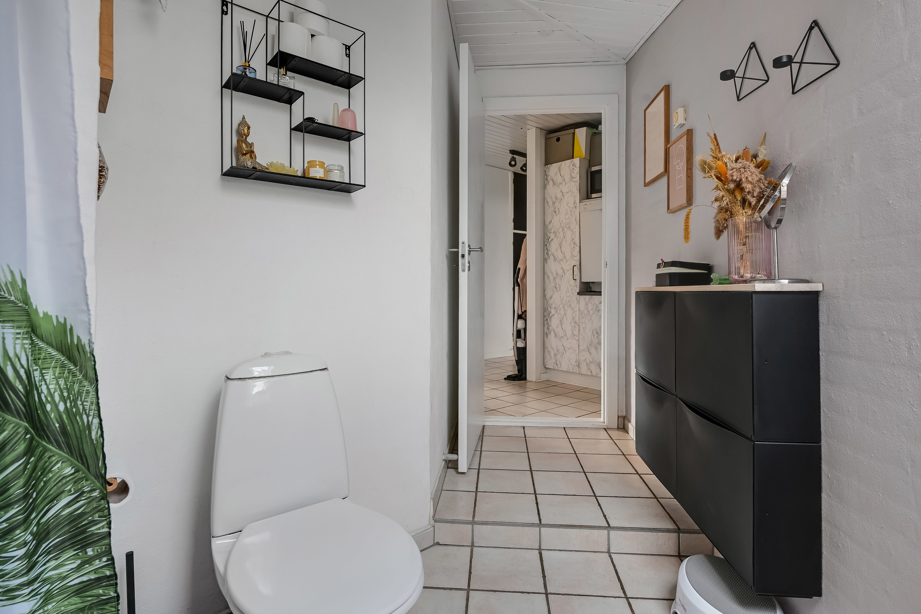 Fremhævet toilet billede i fuldskærmstilstand. Billede af Lupinvænget 24, 7200 Grindsted