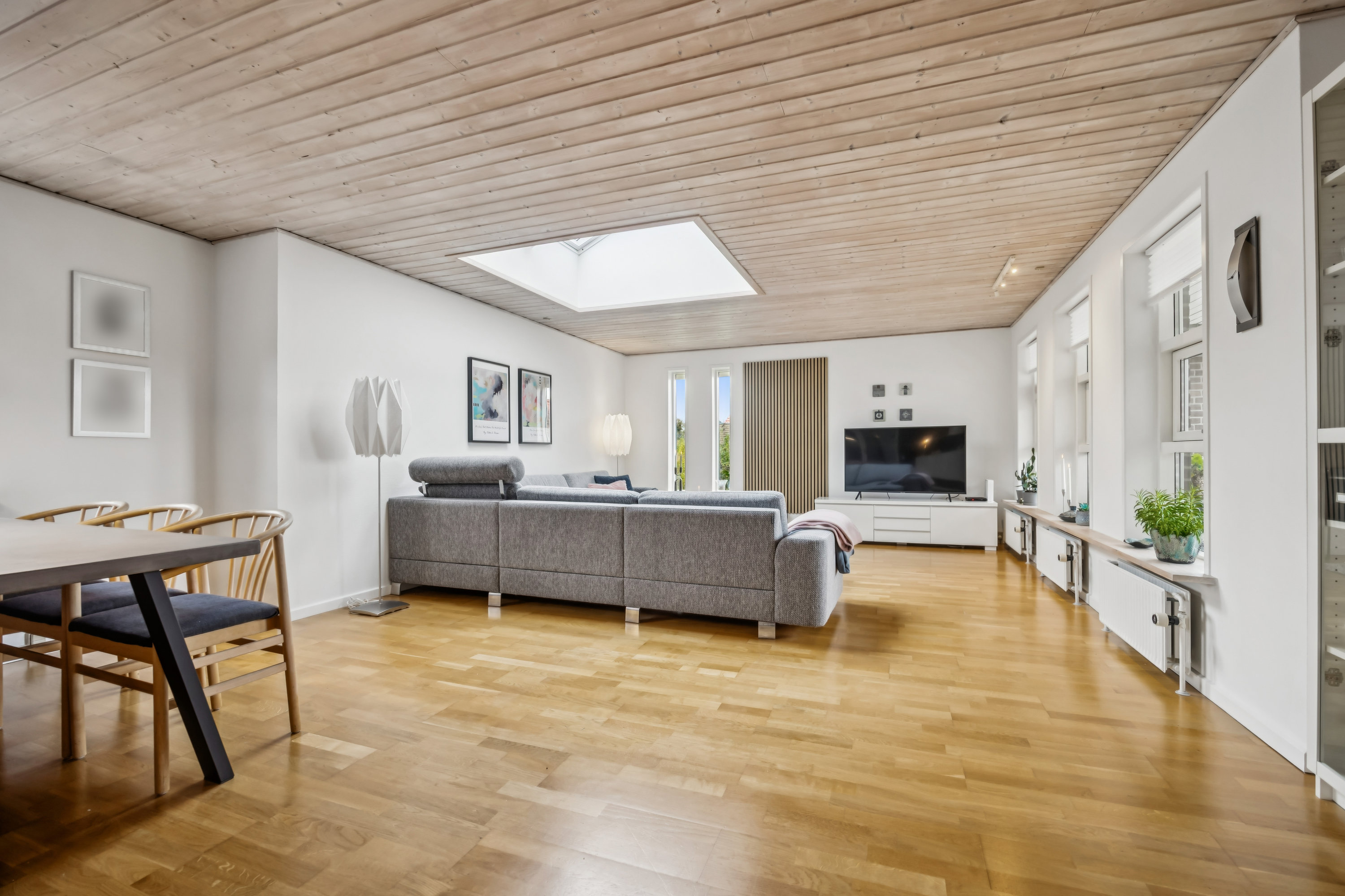 Fremhævet stue billede i fuldskærmstilstand. Billede af Haslundparken 102, Vester Hassing, 9310 Vodskov