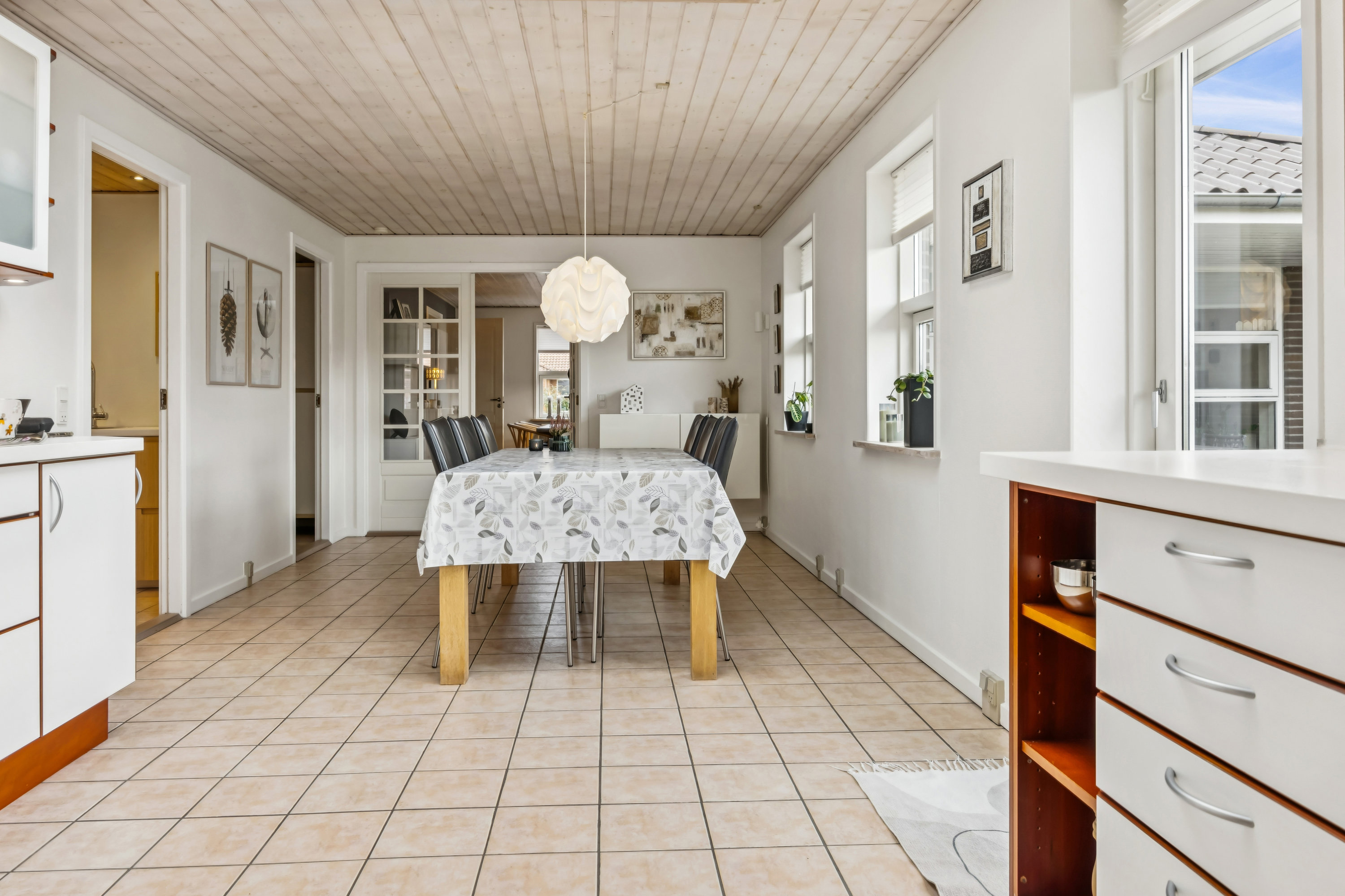 Fremhævet køkken billede i fuldskærmstilstand. Billede af Haslundparken 102, Vester Hassing, 9310 Vodskov