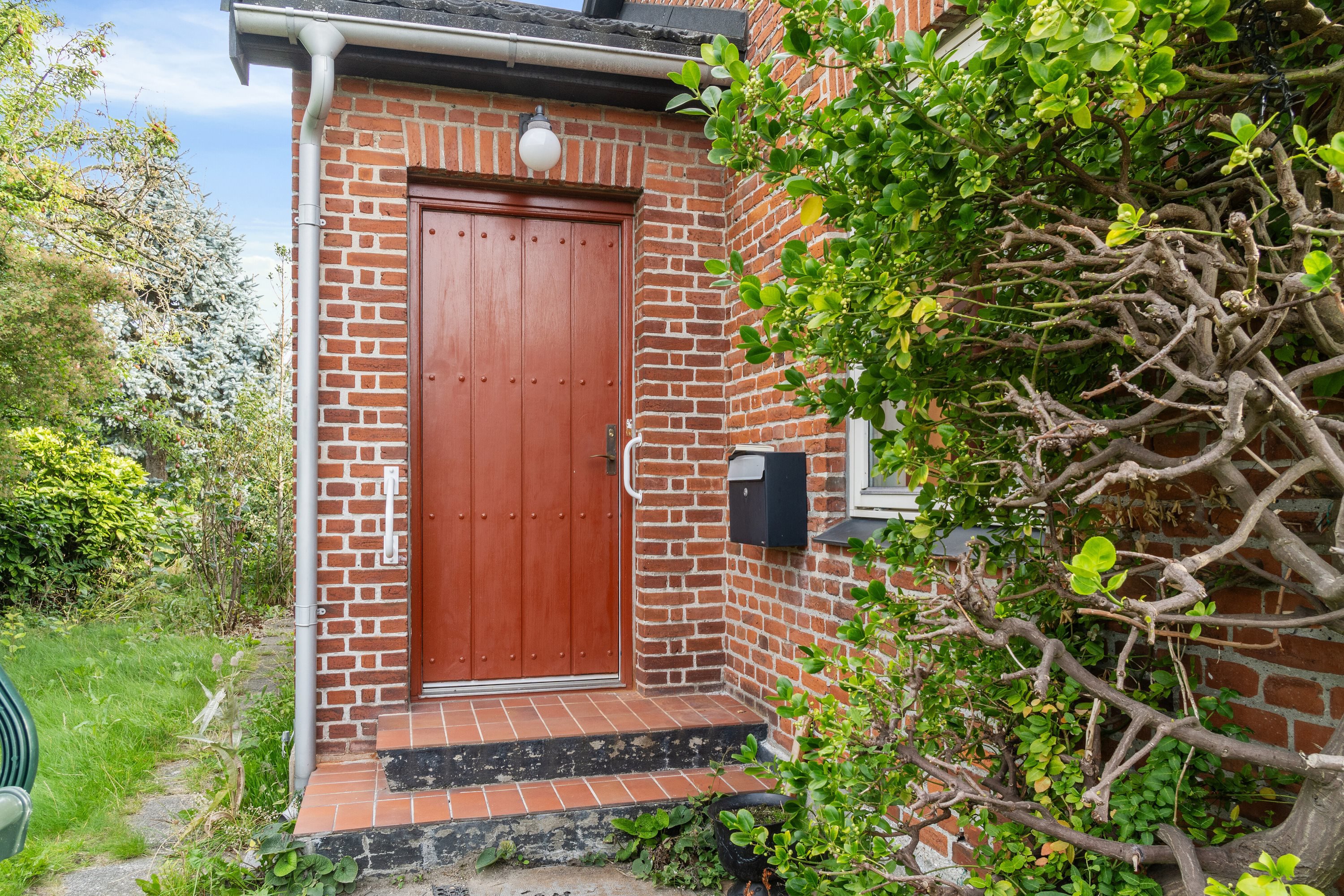 Fremhævet udendørs billede i fuldskærmstilstand. Billede af Brostykkevej 68, 2650 Hvidovre