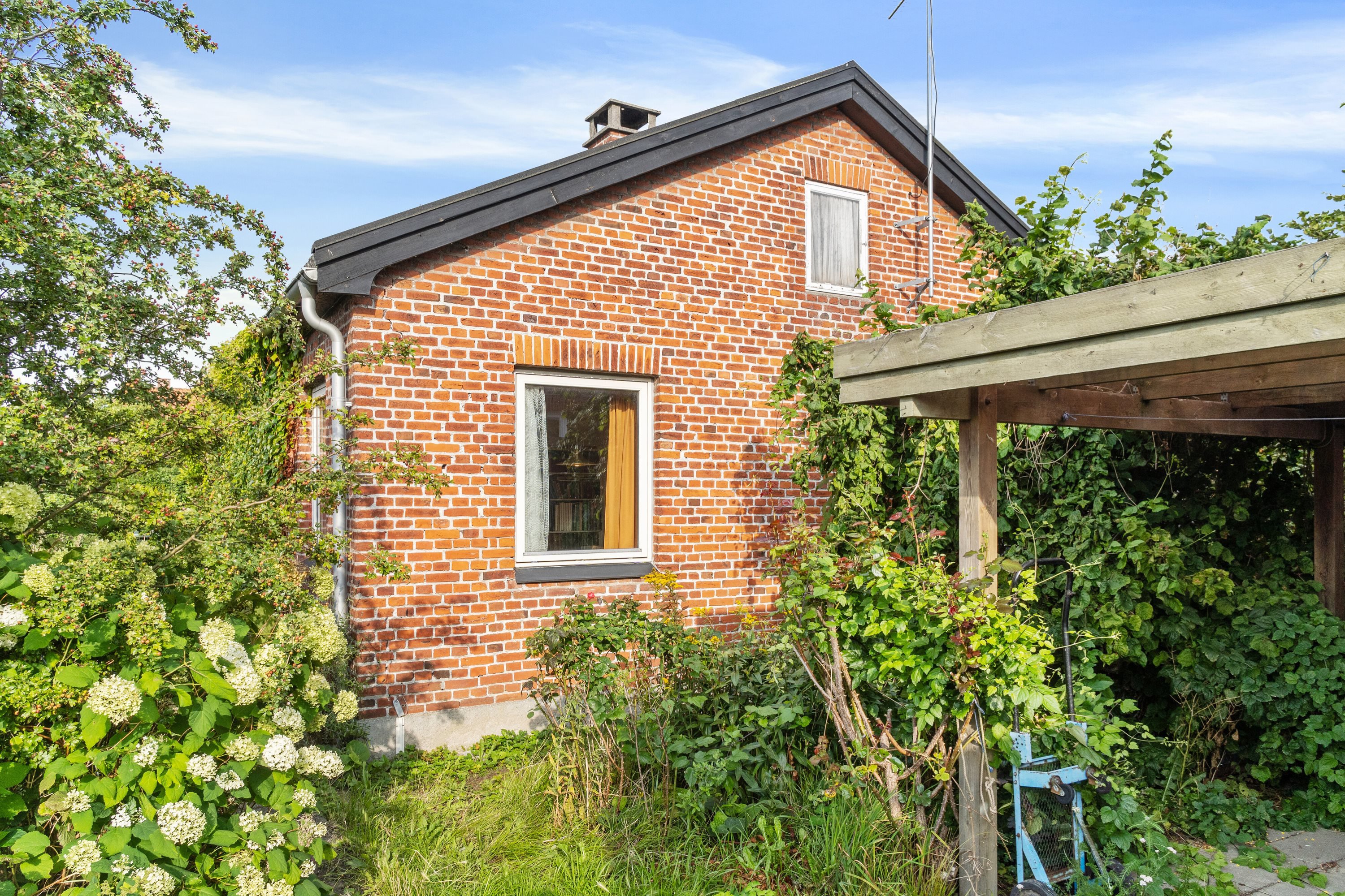 Miniaturebillede 1: udendørs. Billede af Brostykkevej 68, 2650 Hvidovre