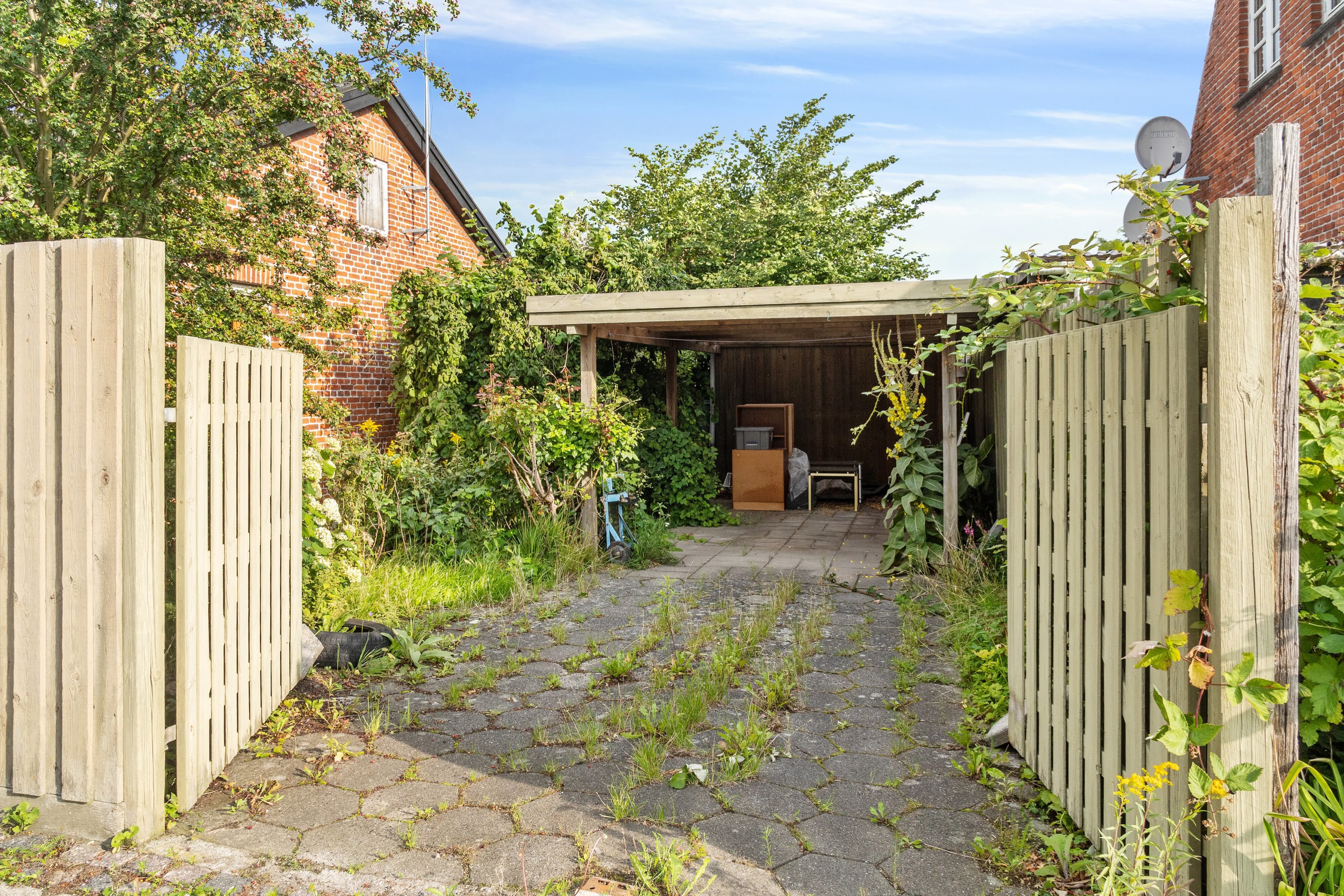 Fremhævet udendørs billede i fuldskærmstilstand. Billede af Brostykkevej 68, 2650 Hvidovre