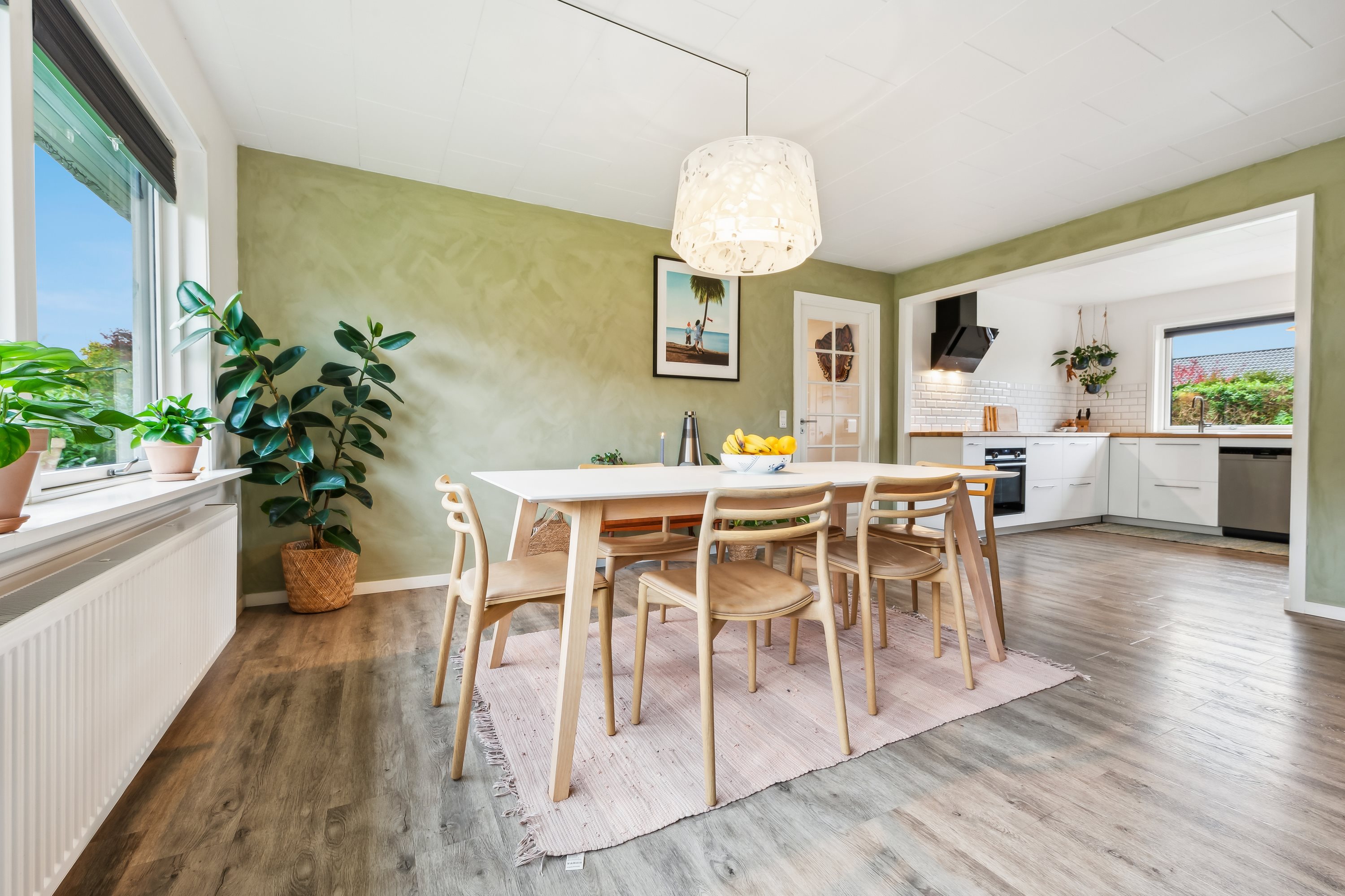 Fremhævet stue billede i fuldskærmstilstand. Billede af Vøggsvej 6, 3080 Tikøb