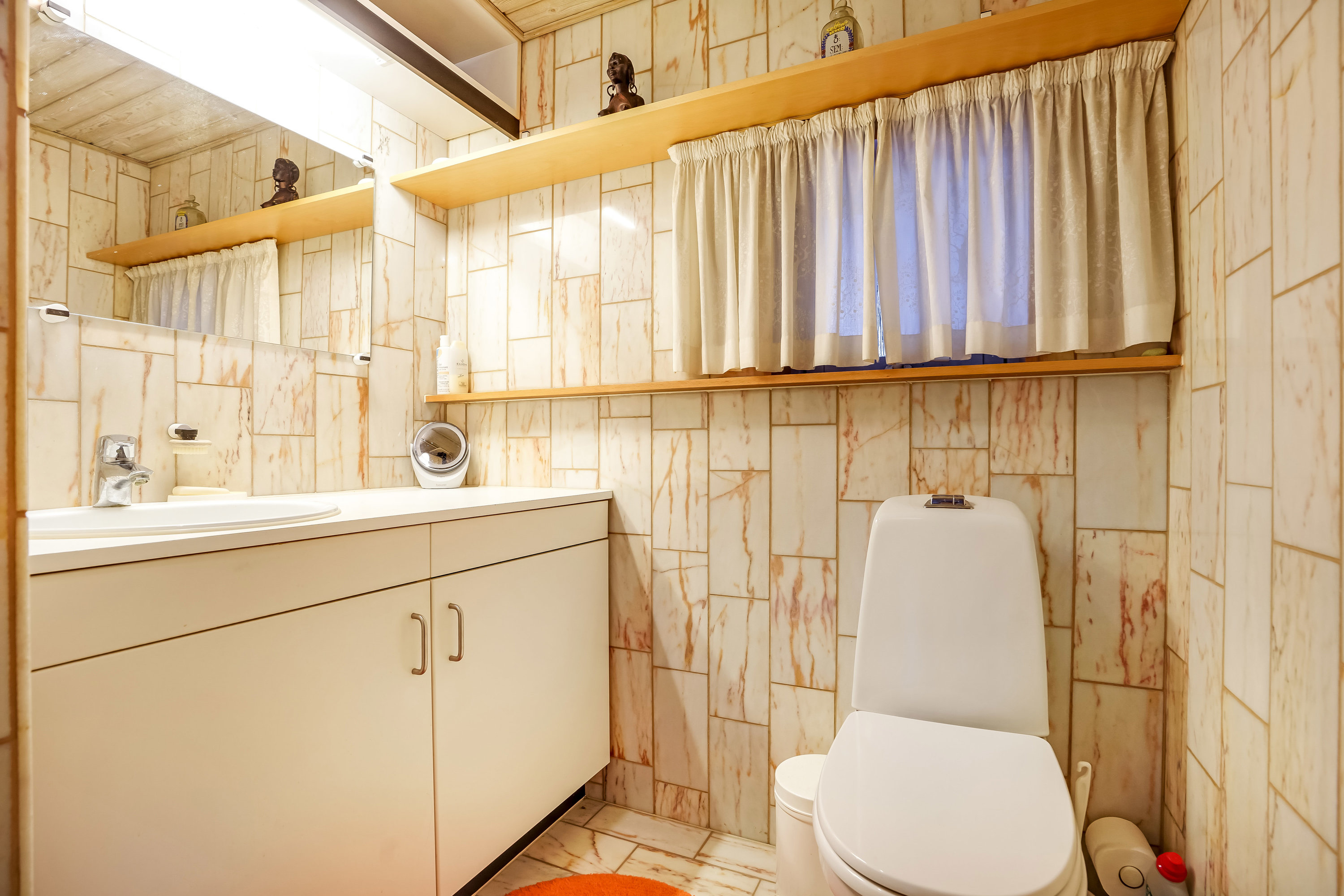 Fremhævet toilet billede i fuldskærmstilstand. Billede af Finsens Allé 3, 5230 Odense M