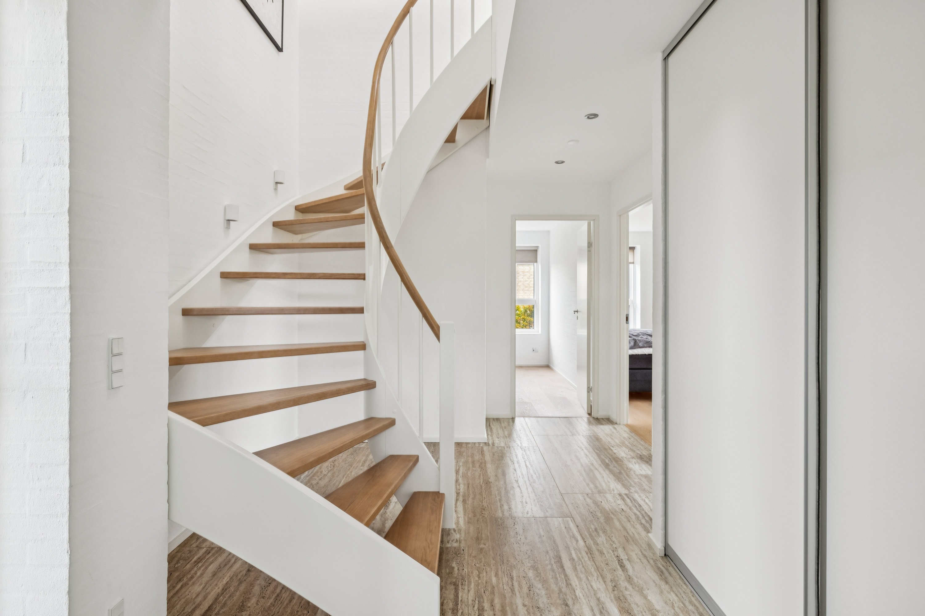 Fremhævet gang billede i fuldskærmstilstand. Billede af Vorregårdsparken 5, Ugelbølle, 8410 Rønde