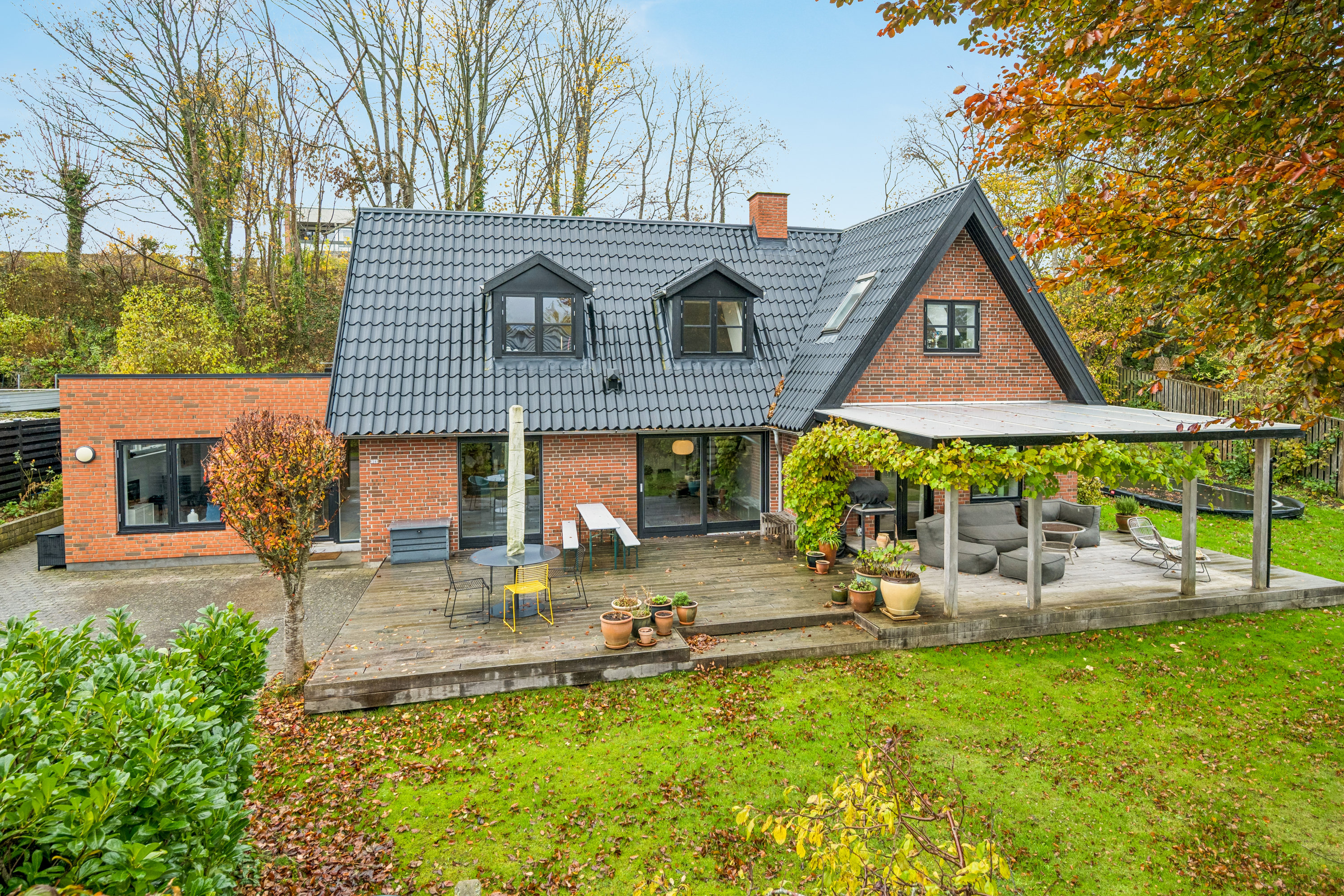 Fremhævet andet billede i fuldskærmstilstand. Billede af Åskrænten 18, 8250 Egå