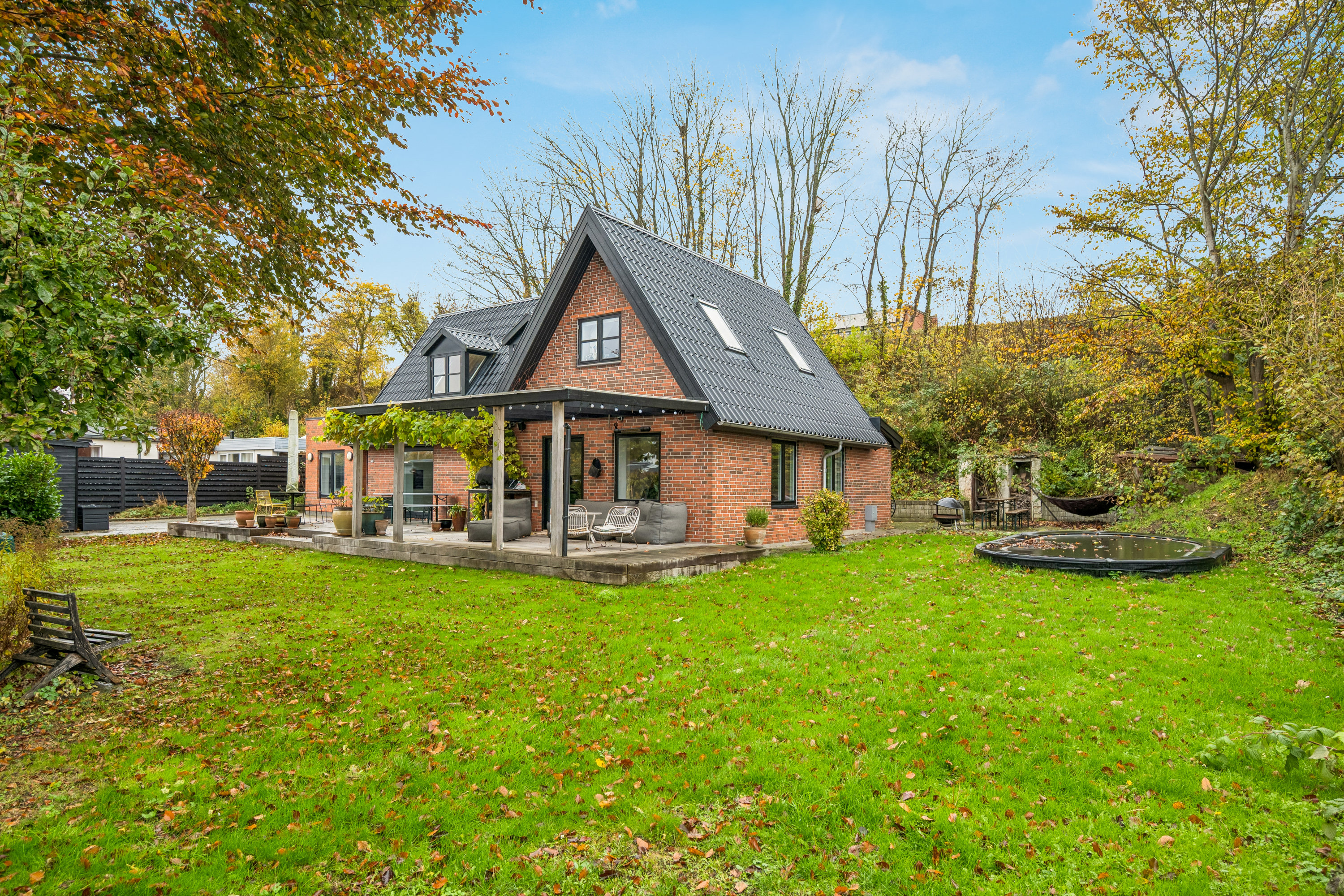 Fremhævet andet billede i fuldskærmstilstand. Billede af Åskrænten 18, 8250 Egå