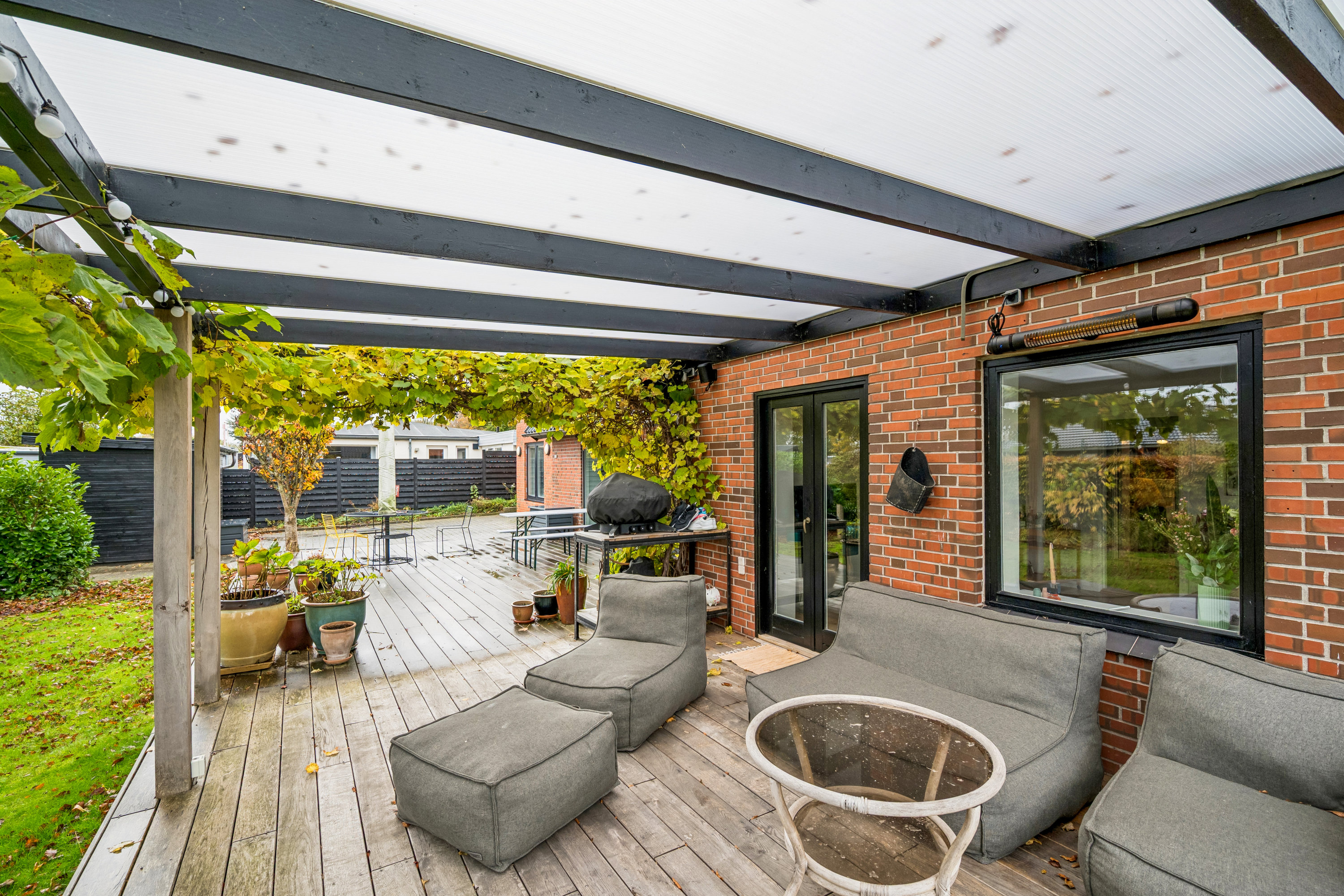 Fremhævet terrasse billede i fuldskærmstilstand. Billede af Åskrænten 18, 8250 Egå