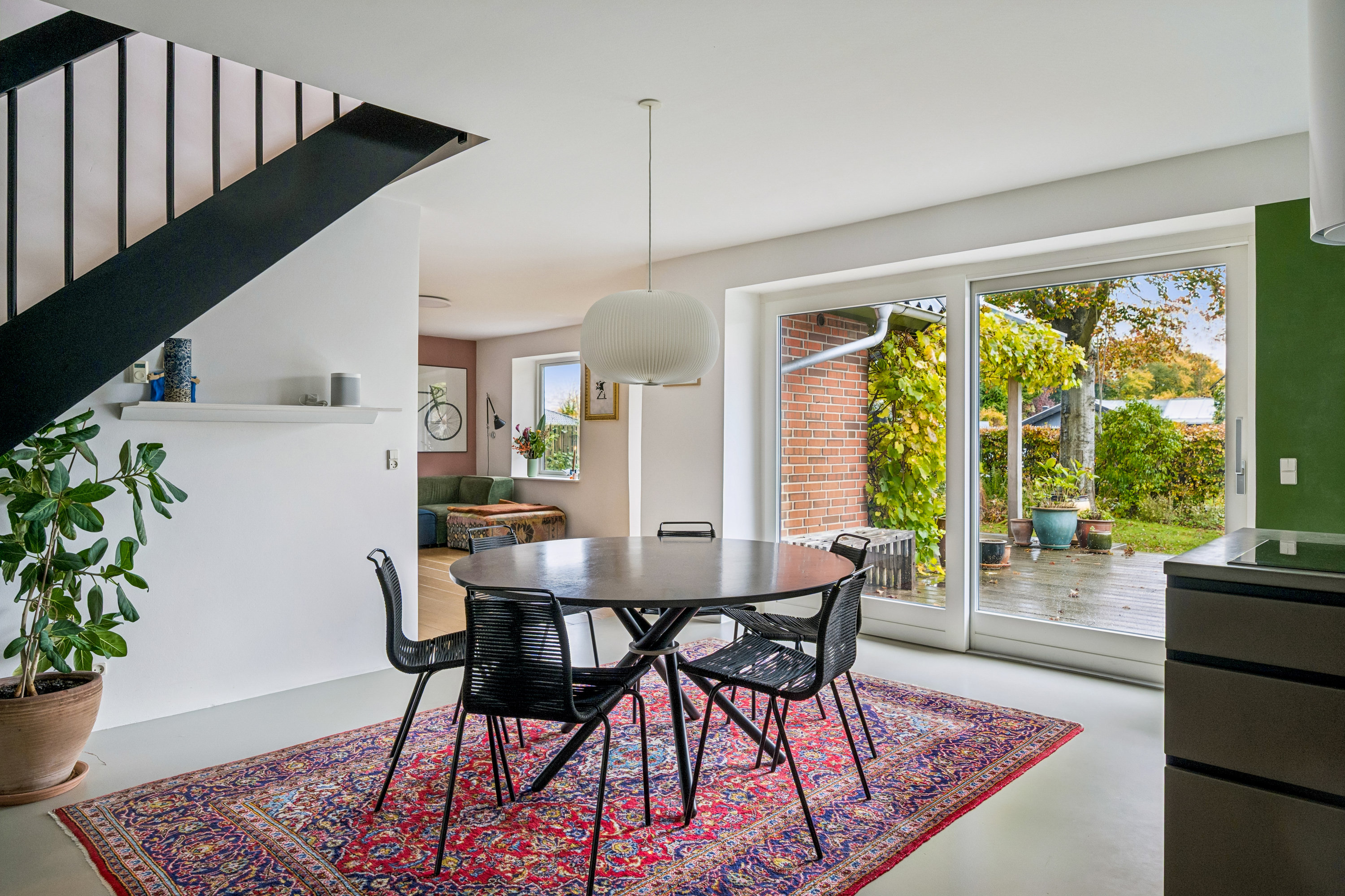 Fremhævet stue billede i fuldskærmstilstand. Billede af Åskrænten 18, 8250 Egå