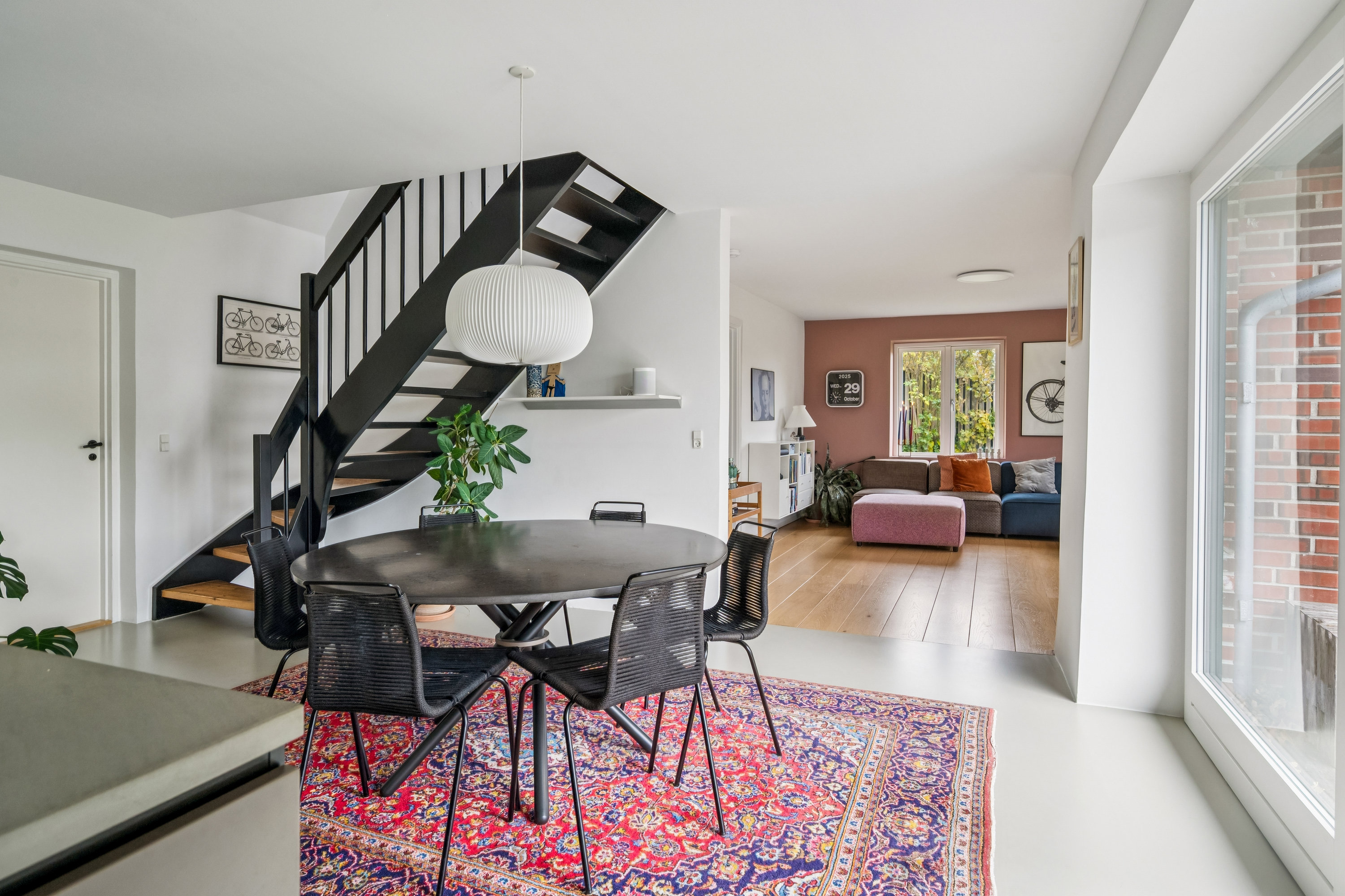 Fremhævet stue billede i fuldskærmstilstand. Billede af Åskrænten 18, 8250 Egå