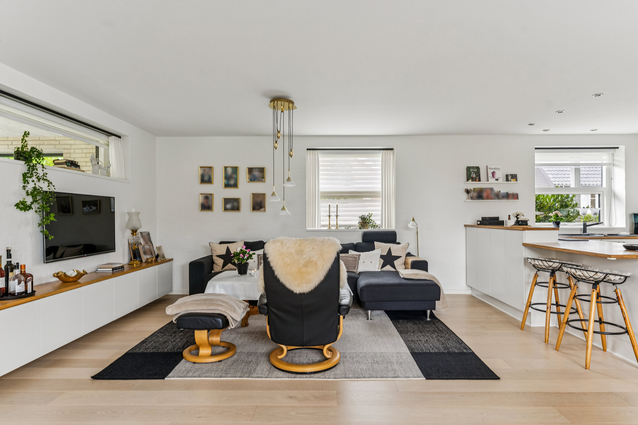 Fremhævet stue billede i fuldskærmstilstand. Billede af Holstebrovej 11, 8940 Randers SV