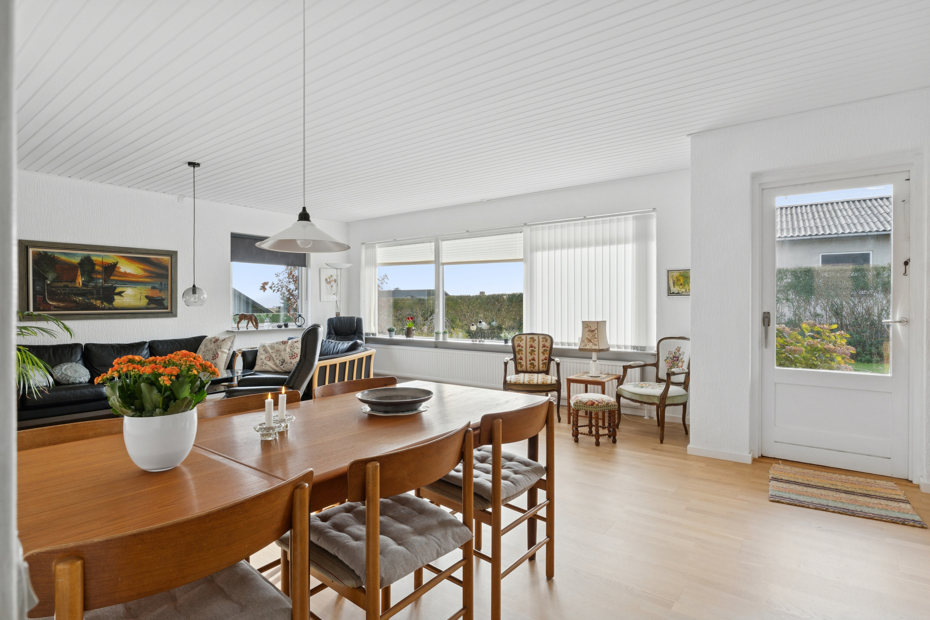 Fremhævet spisestue billede i fuldskærmstilstand. Billede af Møllevangen 15, 3770 Allinge