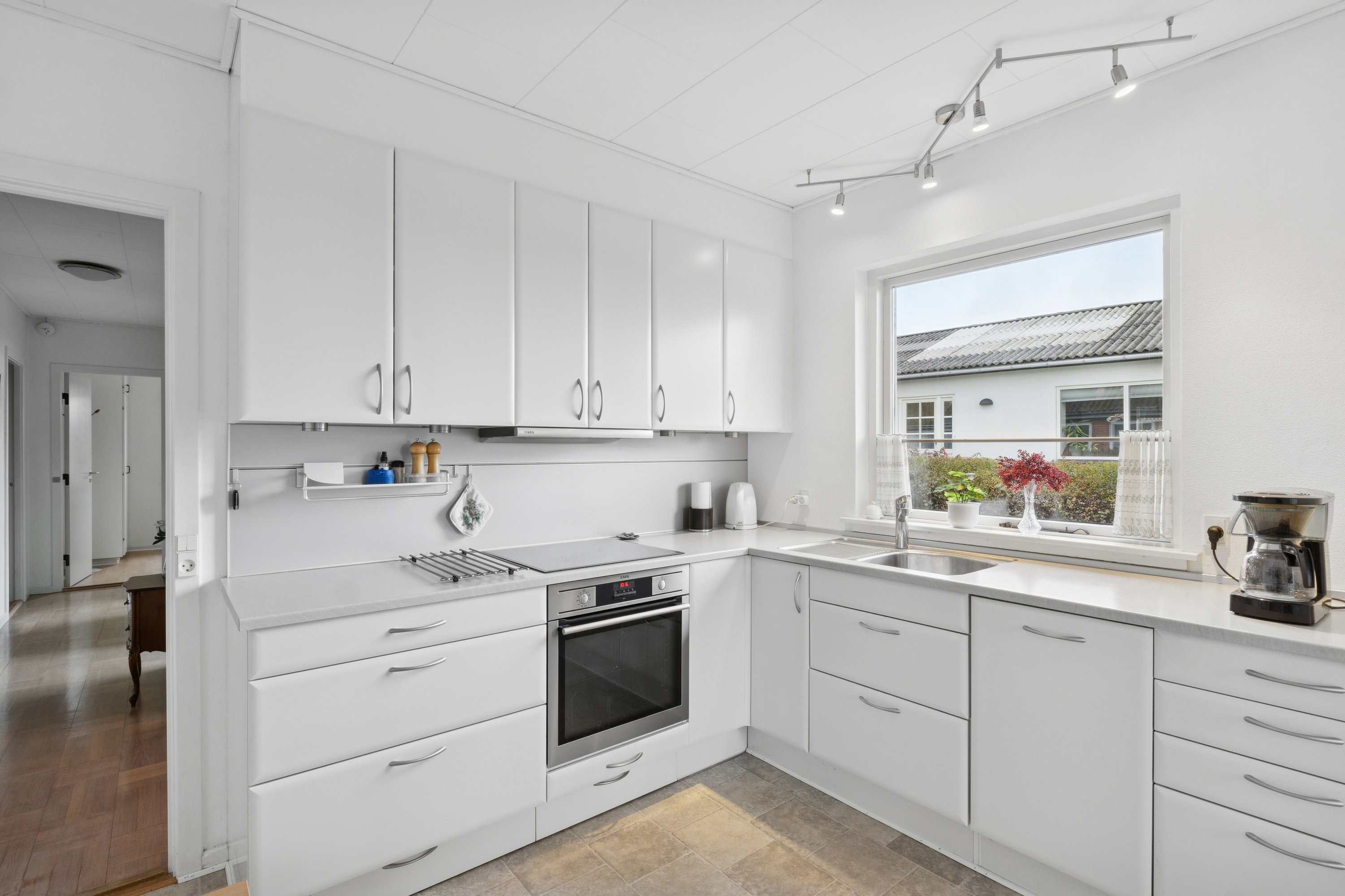 Fremhævet køkken billede i fuldskærmstilstand. Billede af Møllevangen 15, 3770 Allinge