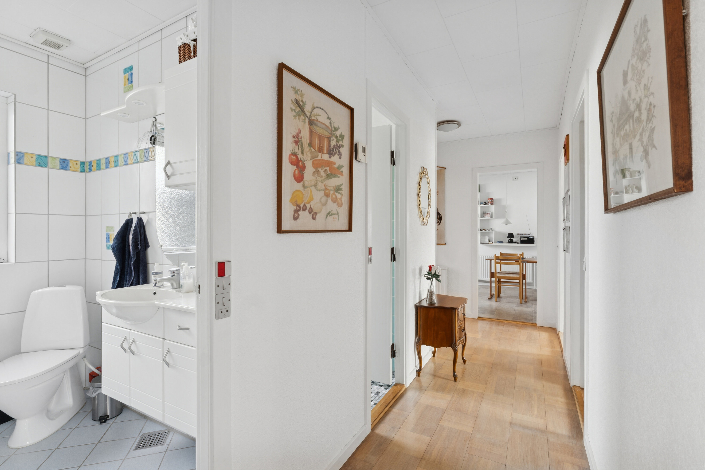 Fremhævet gang billede i fuldskærmstilstand. Billede af Møllevangen 15, 3770 Allinge