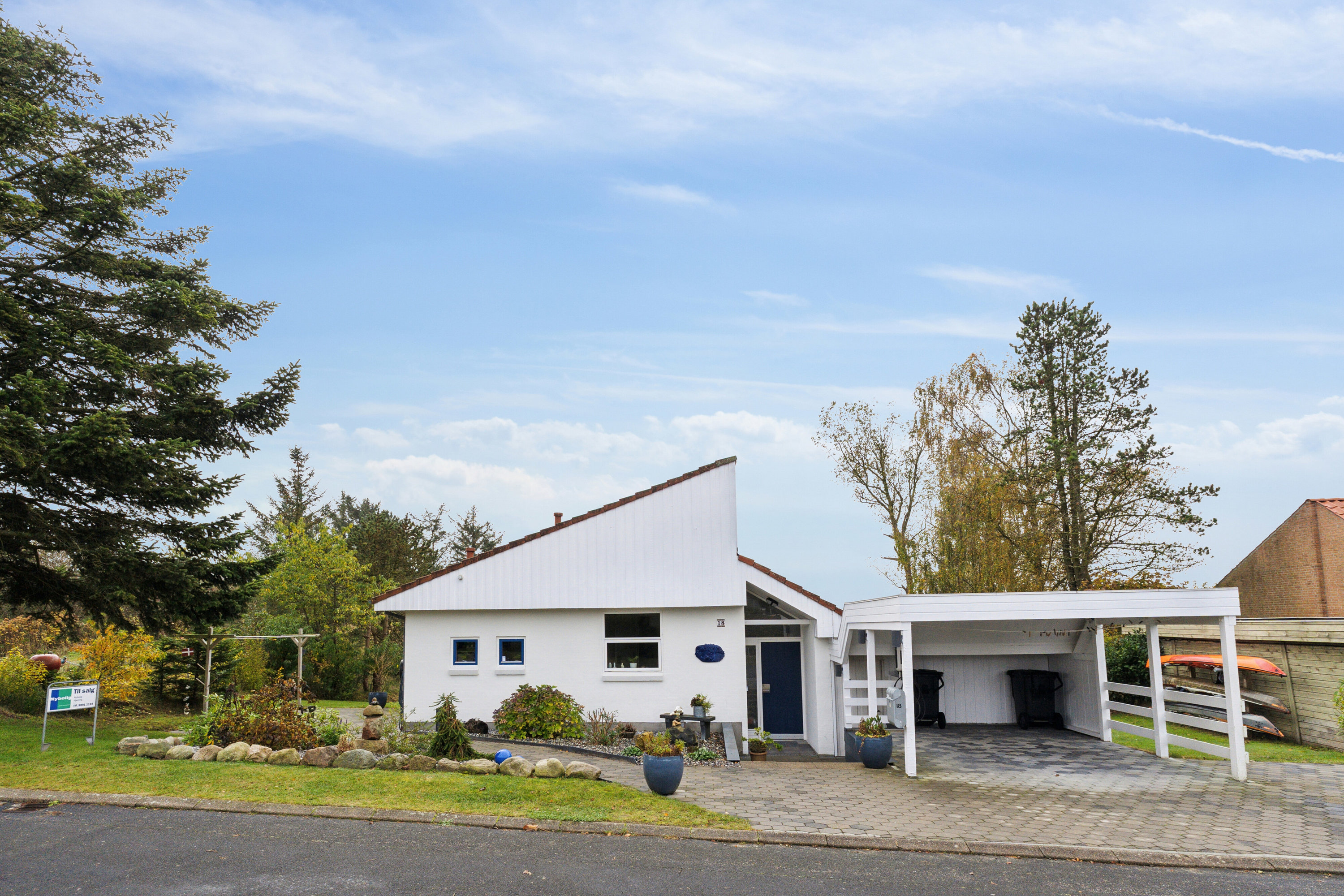 Miniaturebillede 2: set fra vejen. Billede af Agerhønevej 18, 9800 Hjørring