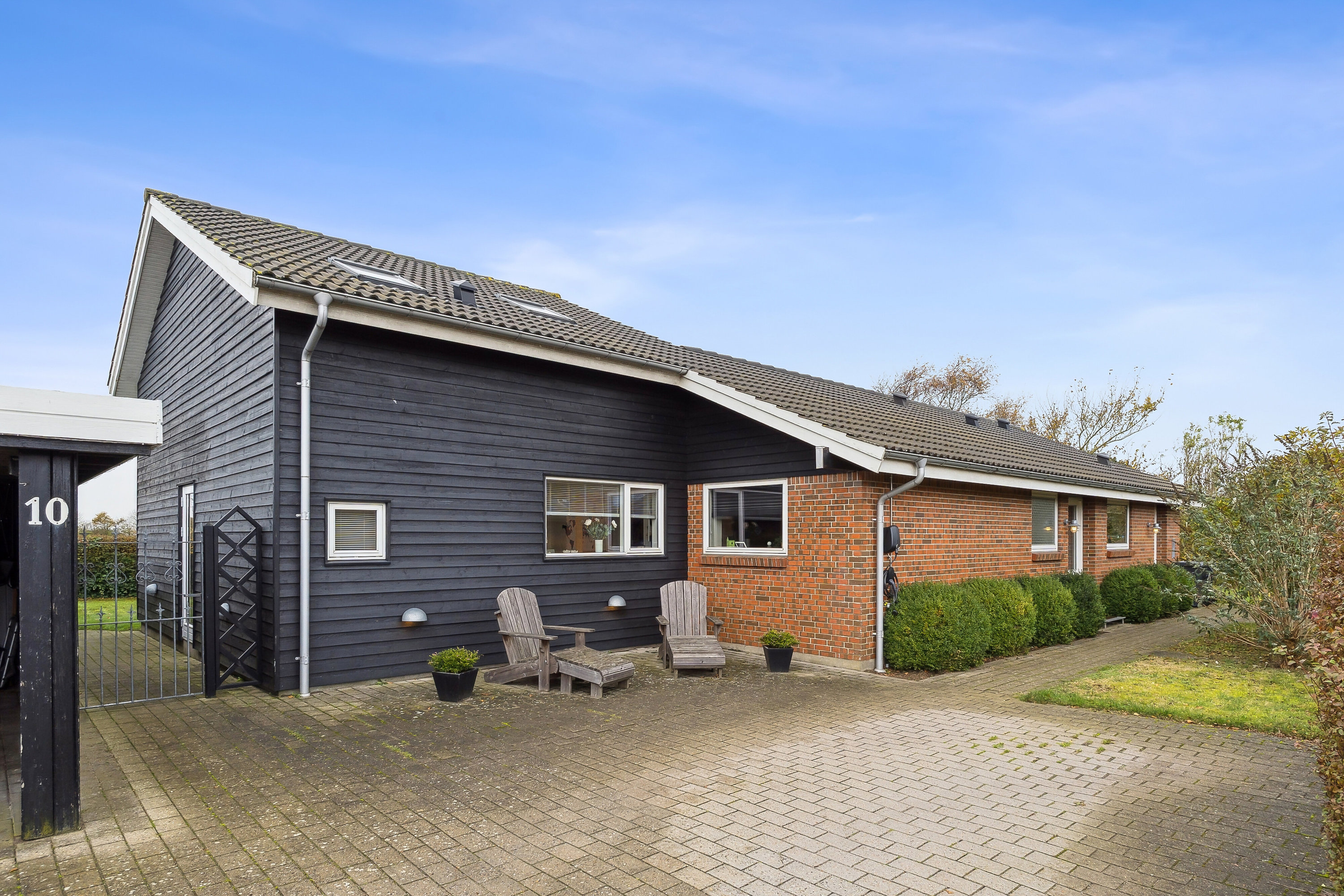 Fremhævet set fra vejen billede i fuldskærmstilstand. Billede af Skælrodvej 10, 9800 Hjørring