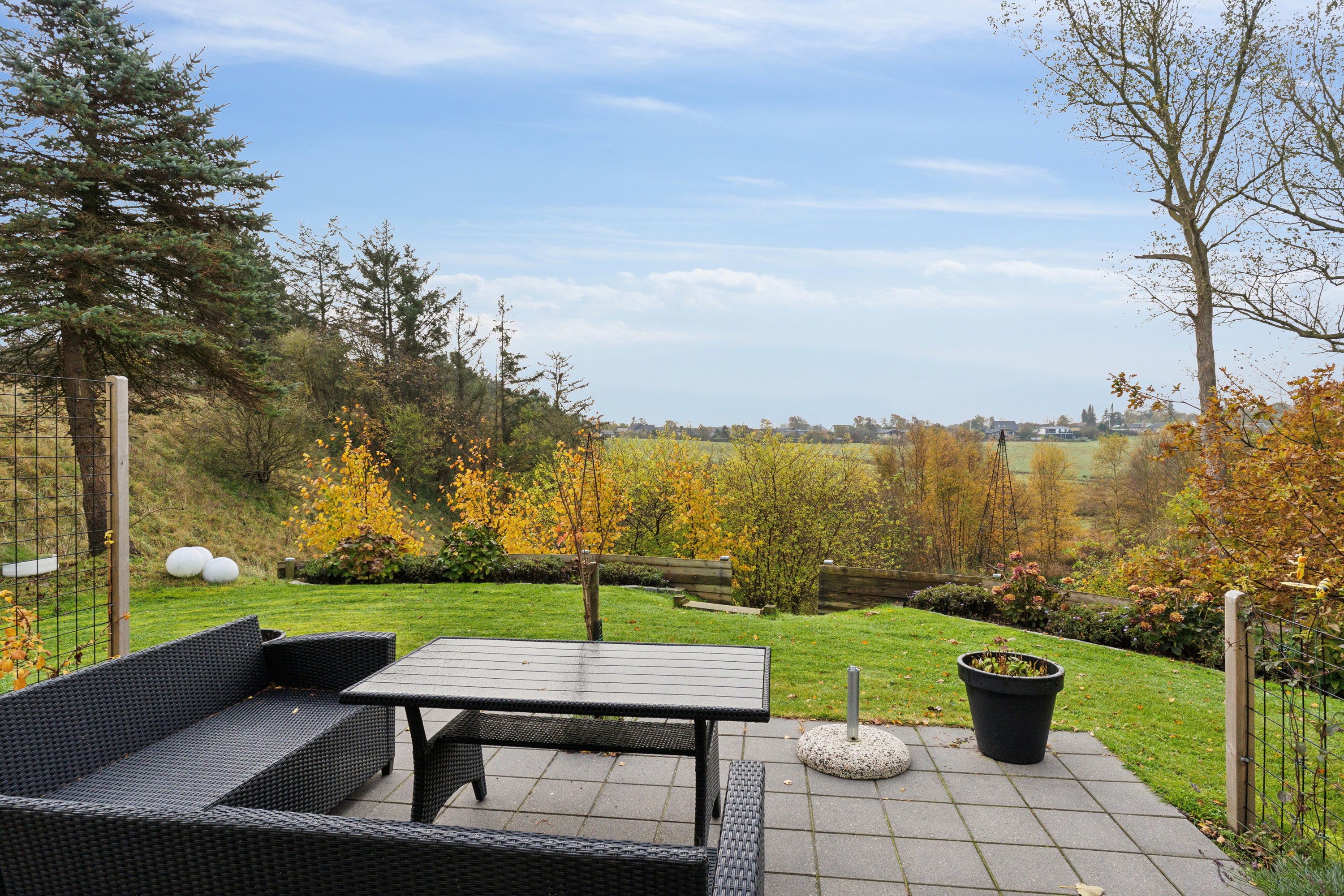 Fremhævet terrasse billede i fuldskærmstilstand. Billede af Agerhønevej 18, 9800 Hjørring