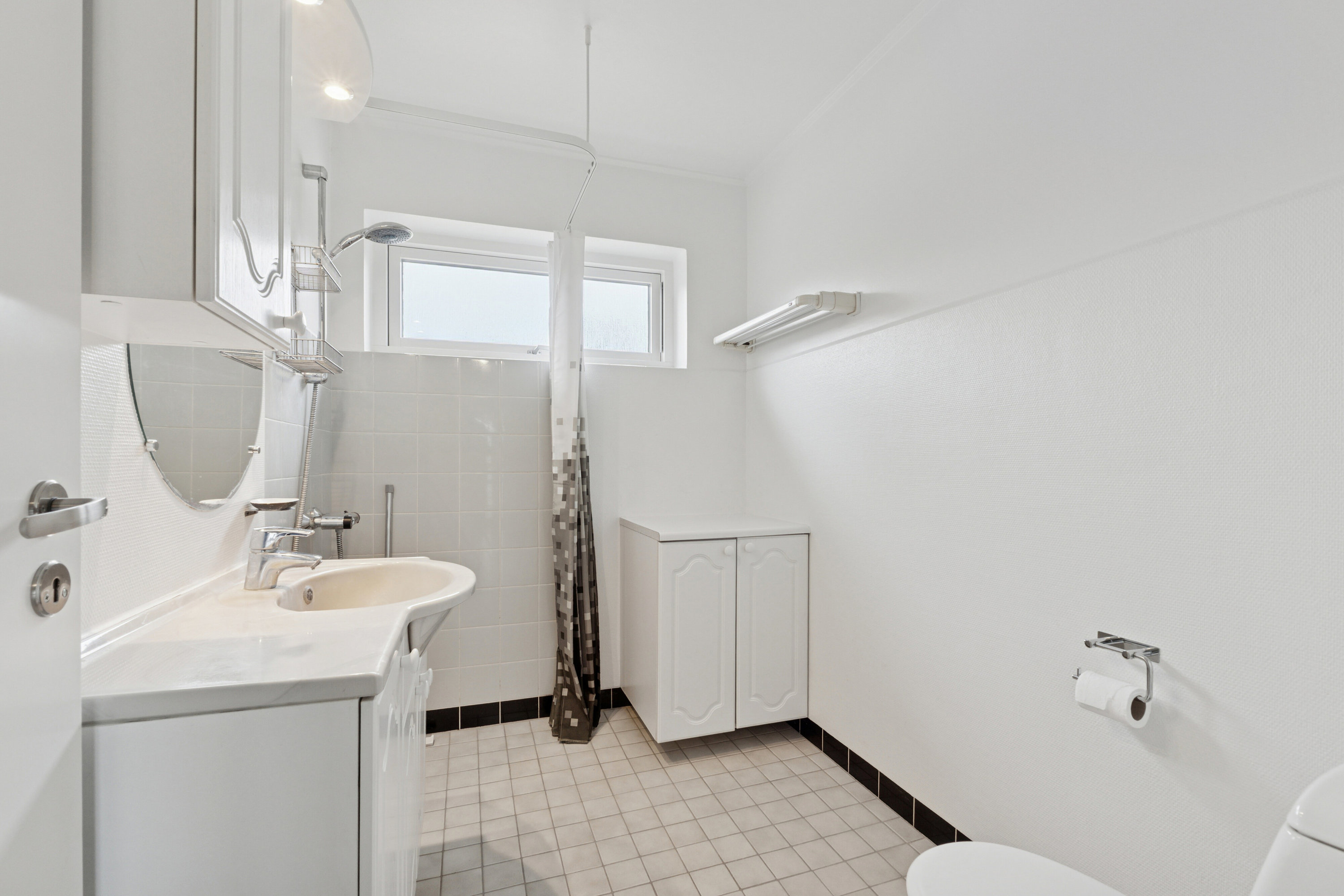 Fremhævet badeværelse billede i fuldskærmstilstand. Billede af Elmevænget 2, 5771 Stenstrup