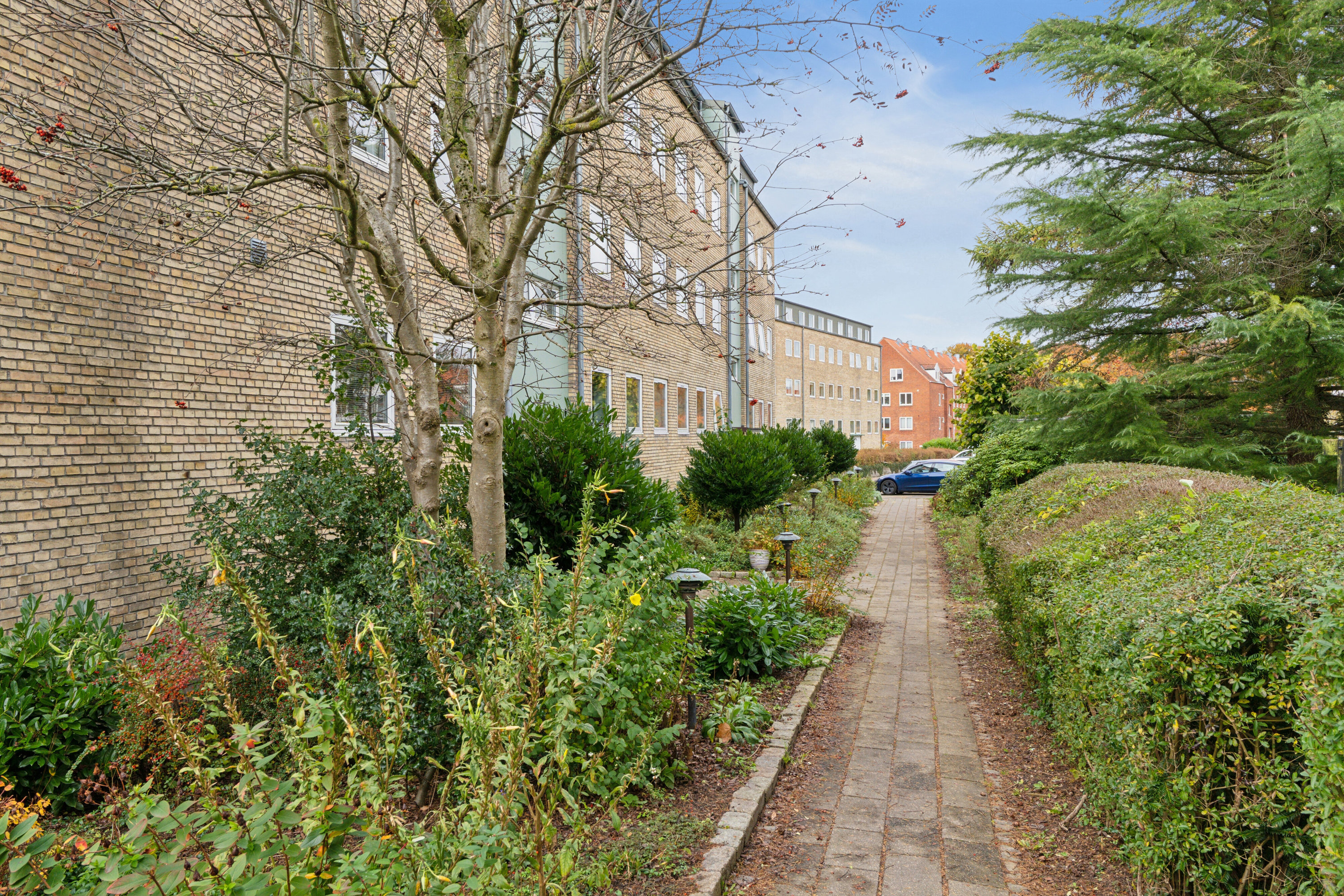 Fremhævet facade billede i fuldskærmstilstand. Billede af Cedervænget 23, 2. th., 2830 Virum