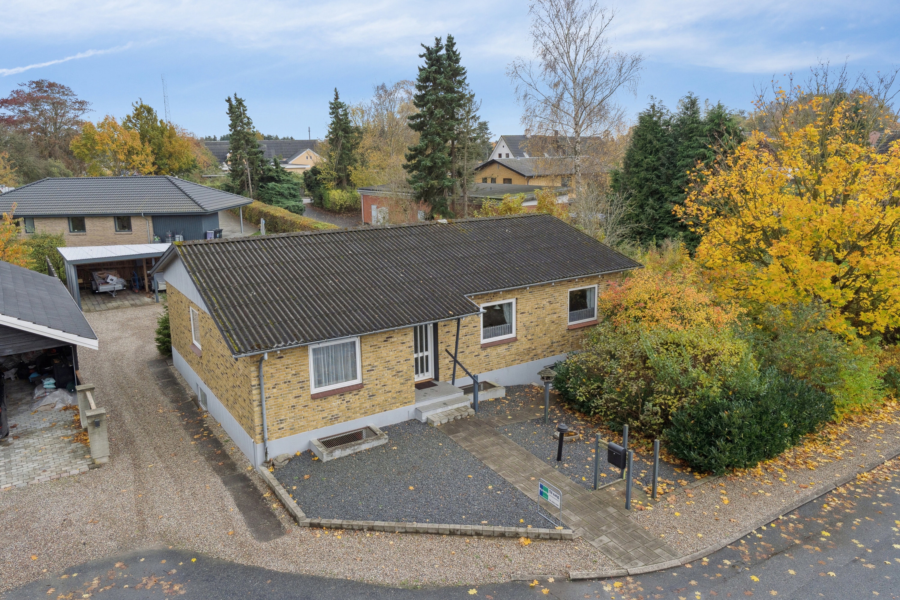 Fremhævet set fra vejen billede i fuldskærmstilstand. Billede af Elmevænget 2, 5771 Stenstrup