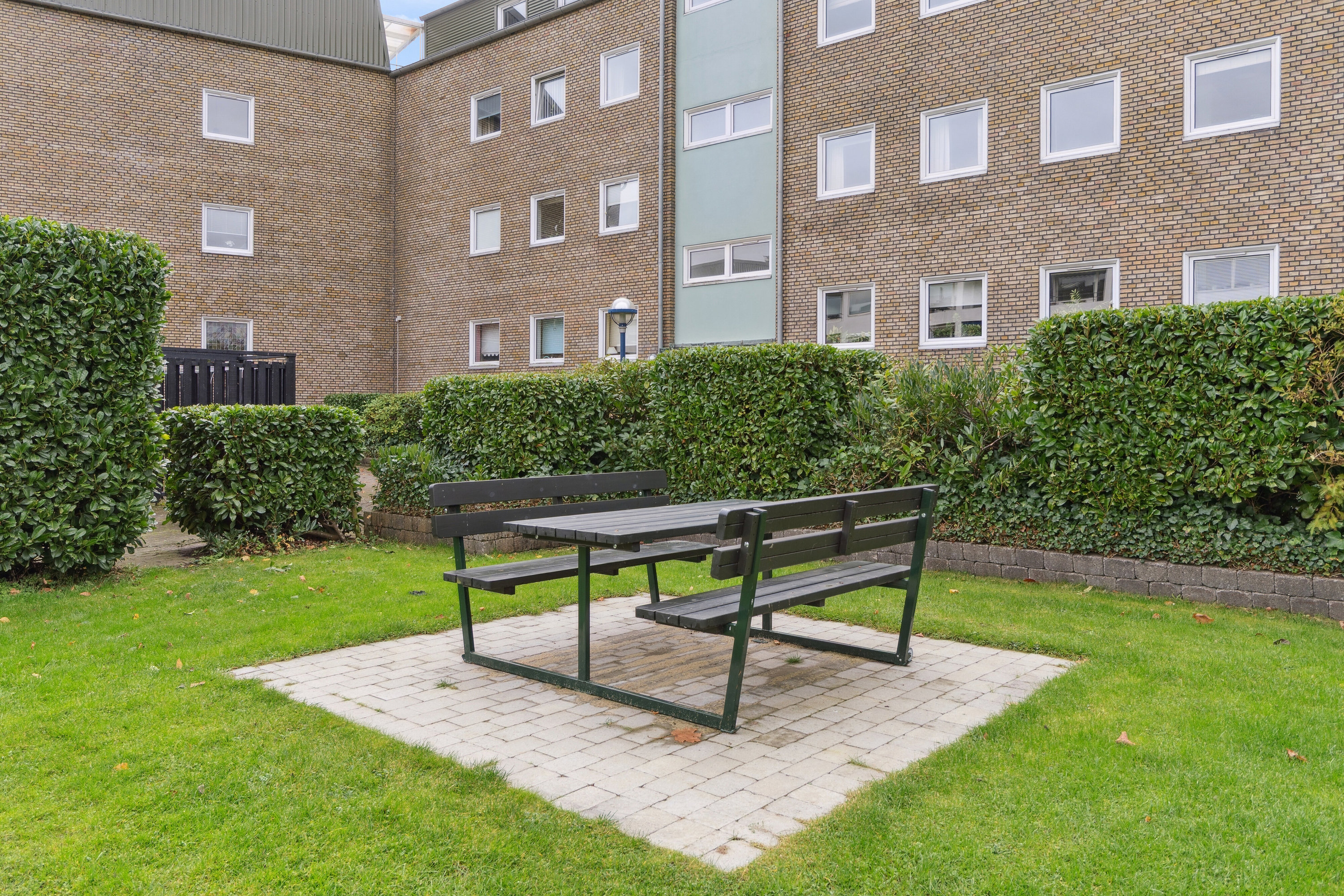 Fremhævet gårdmiljø billede i fuldskærmstilstand. Billede af Cedervænget 23, 2. th., 2830 Virum