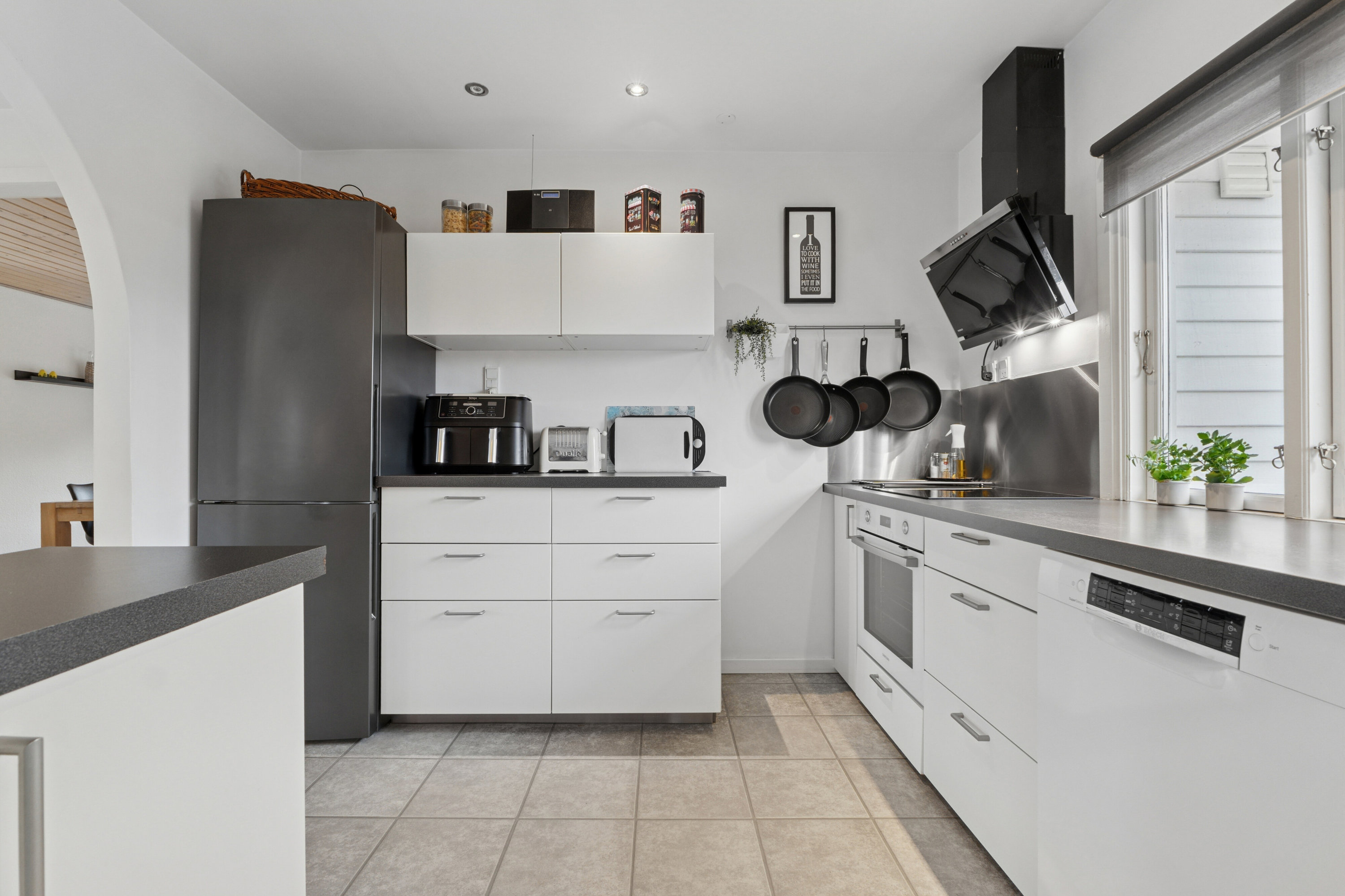 Fremhævet køkken billede i fuldskærmstilstand. Billede af Sommerbyen 43, 5800 Nyborg