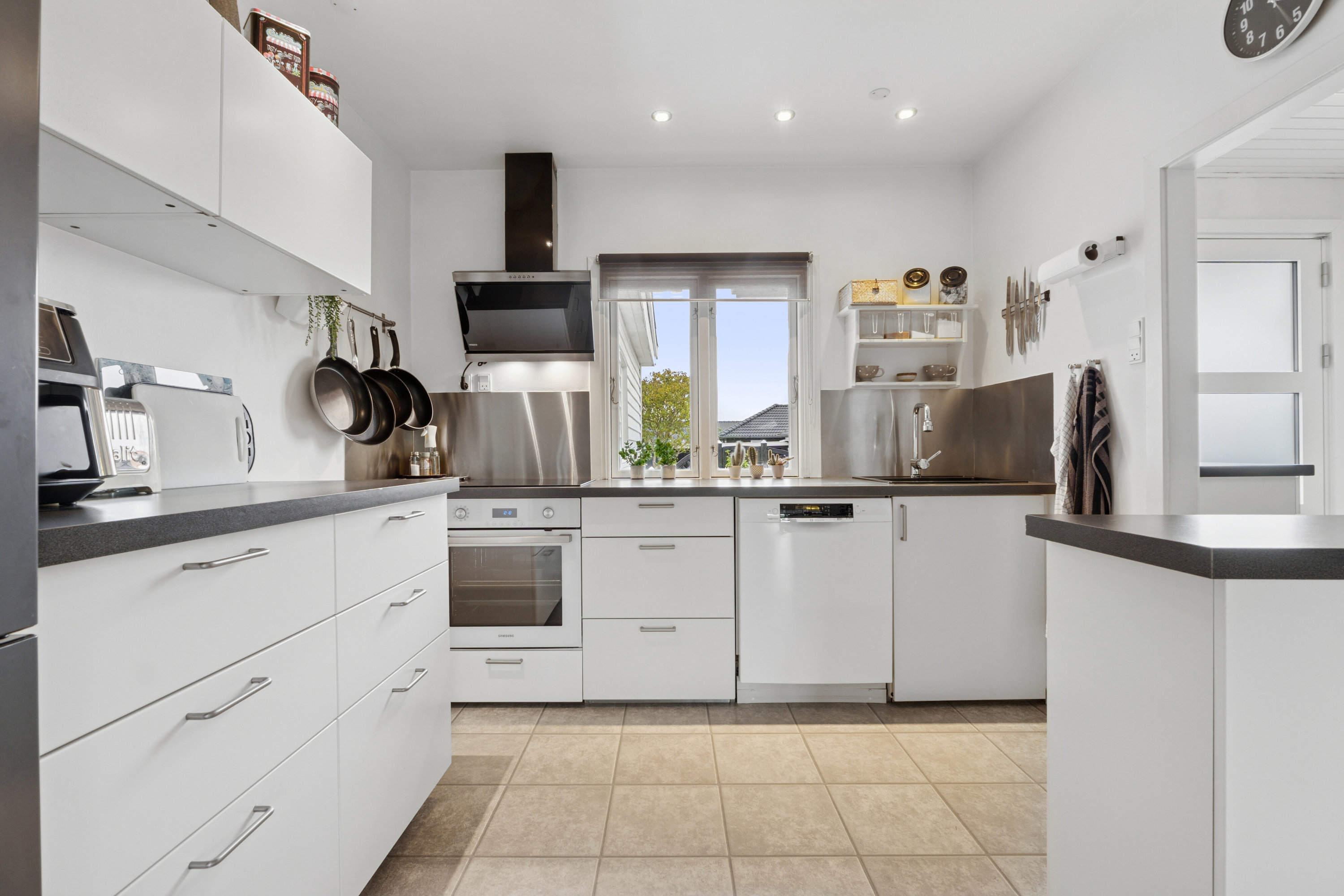 Miniaturebillede 1: køkken. Billede af Sommerbyen 43, 5800 Nyborg