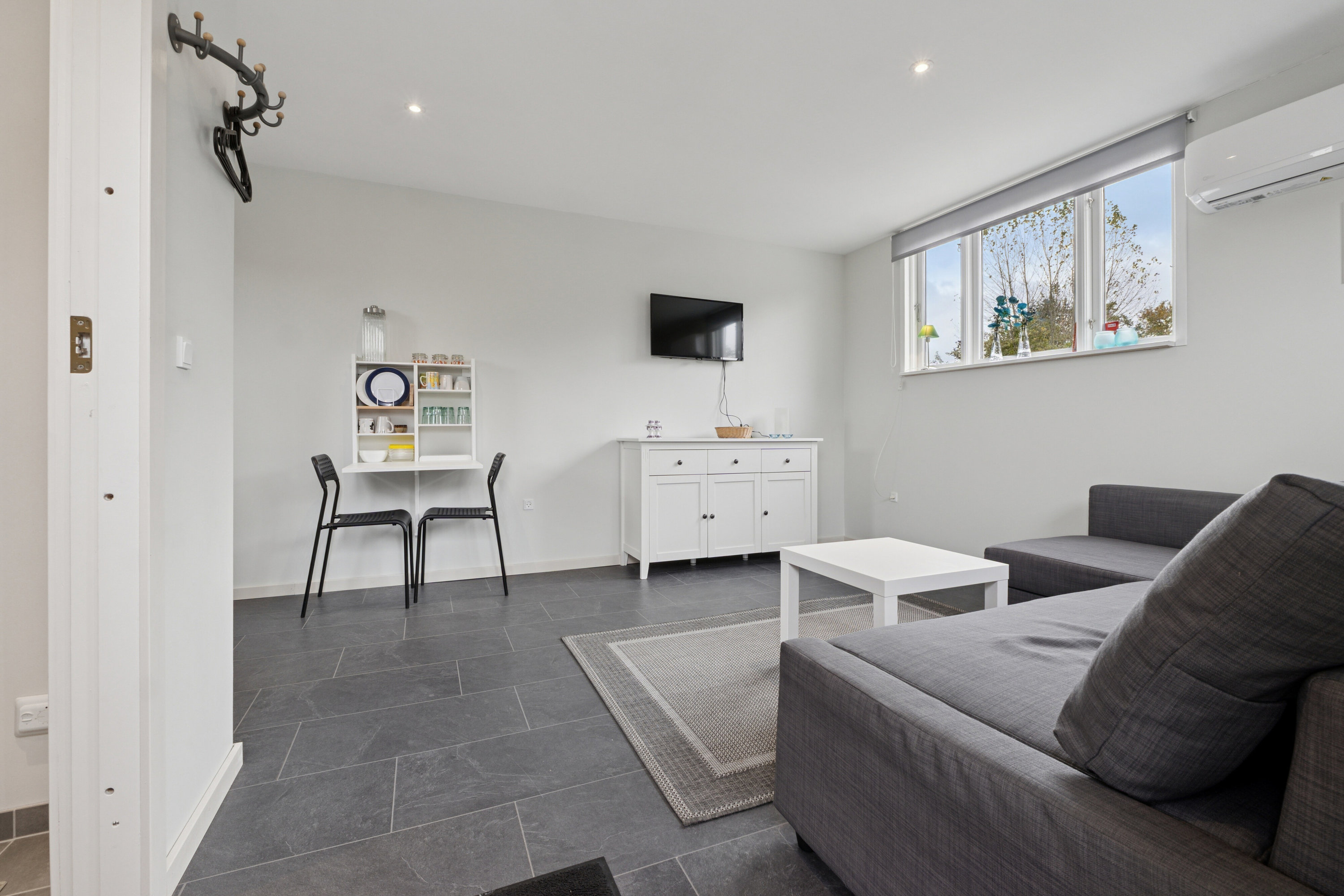 Fremhævet stue billede i fuldskærmstilstand. Billede af Sommerbyen 43, 5800 Nyborg