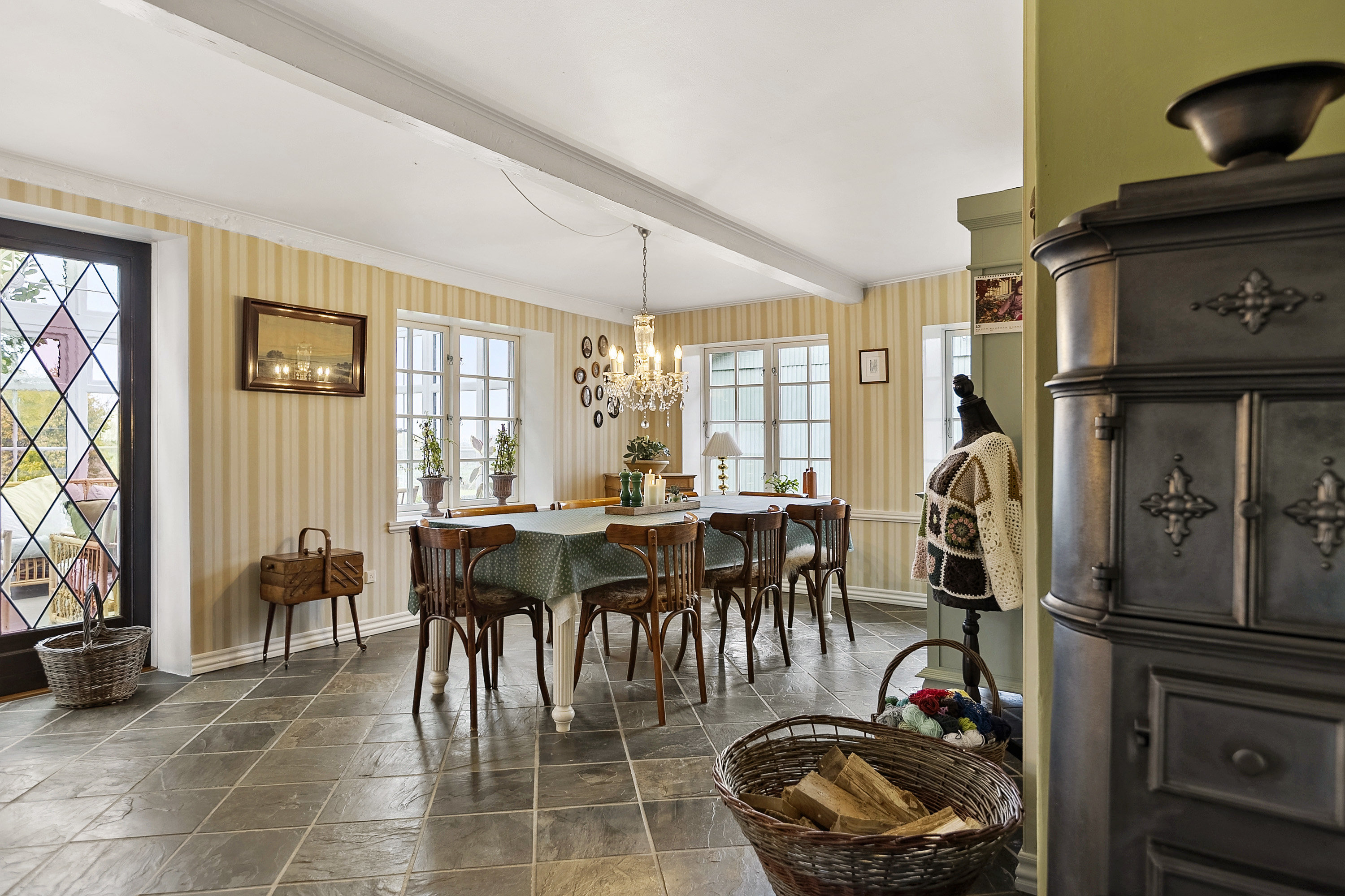 Fremhævet spisestue billede i fuldskærmstilstand. Billede af Barsmark Bygade 225, 6200 Aabenraa