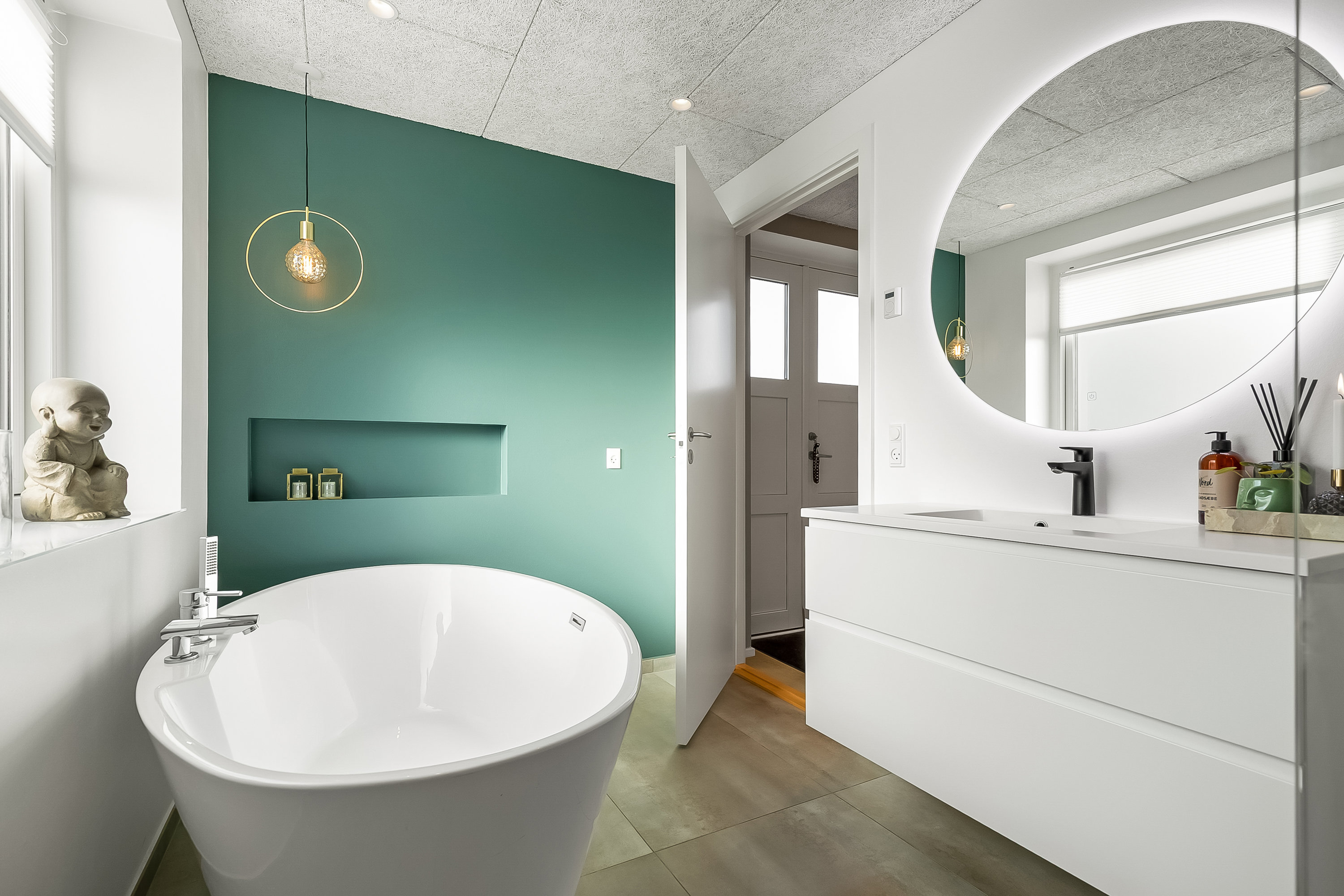 Fremhævet badeværelse billede i fuldskærmstilstand. Billede af Borggårdsparken 26, 7080 Børkop