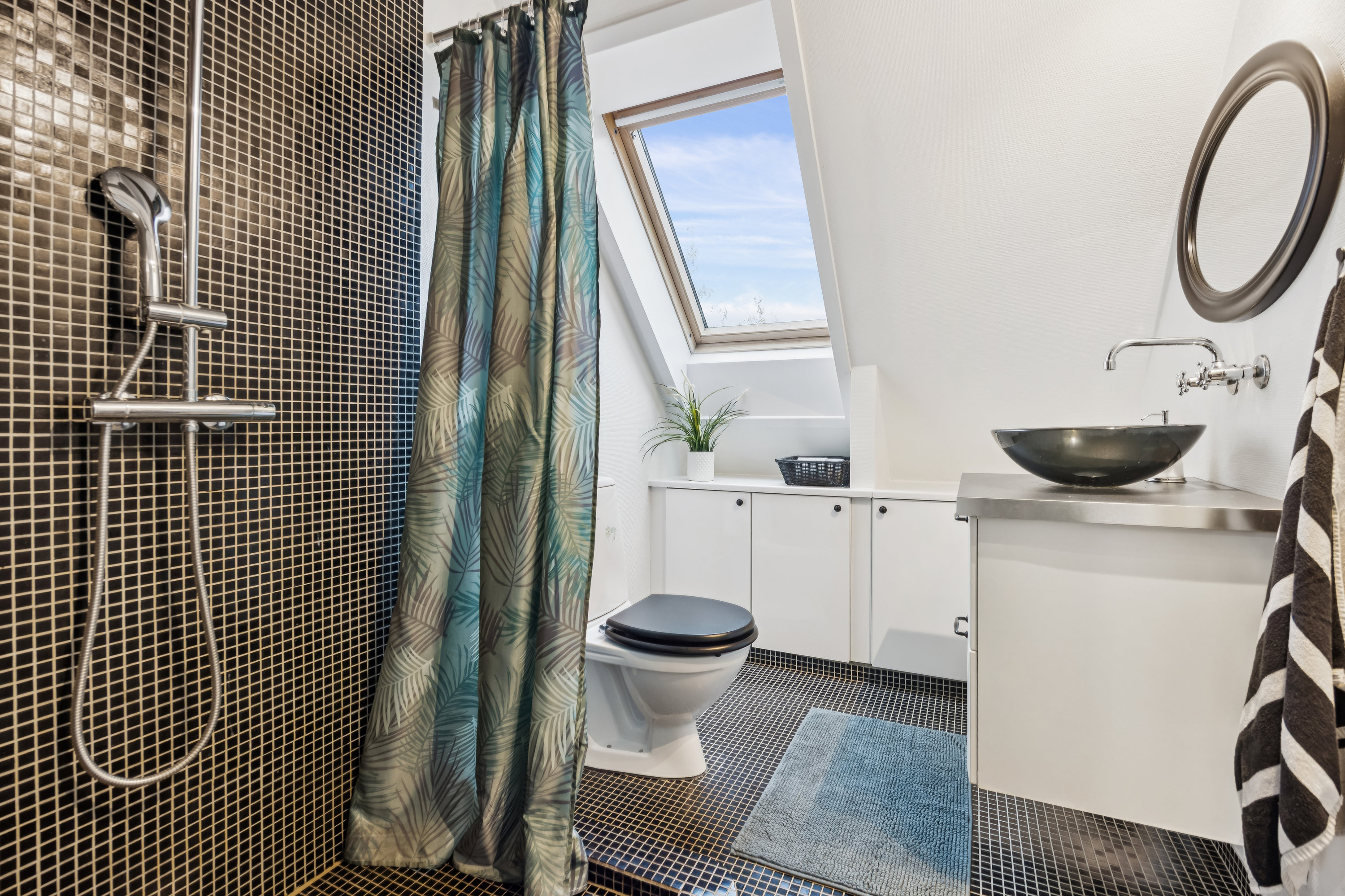 Fremhævet badeværelse billede i fuldskærmstilstand. Billede af Vestvej 22, 9310 Vodskov