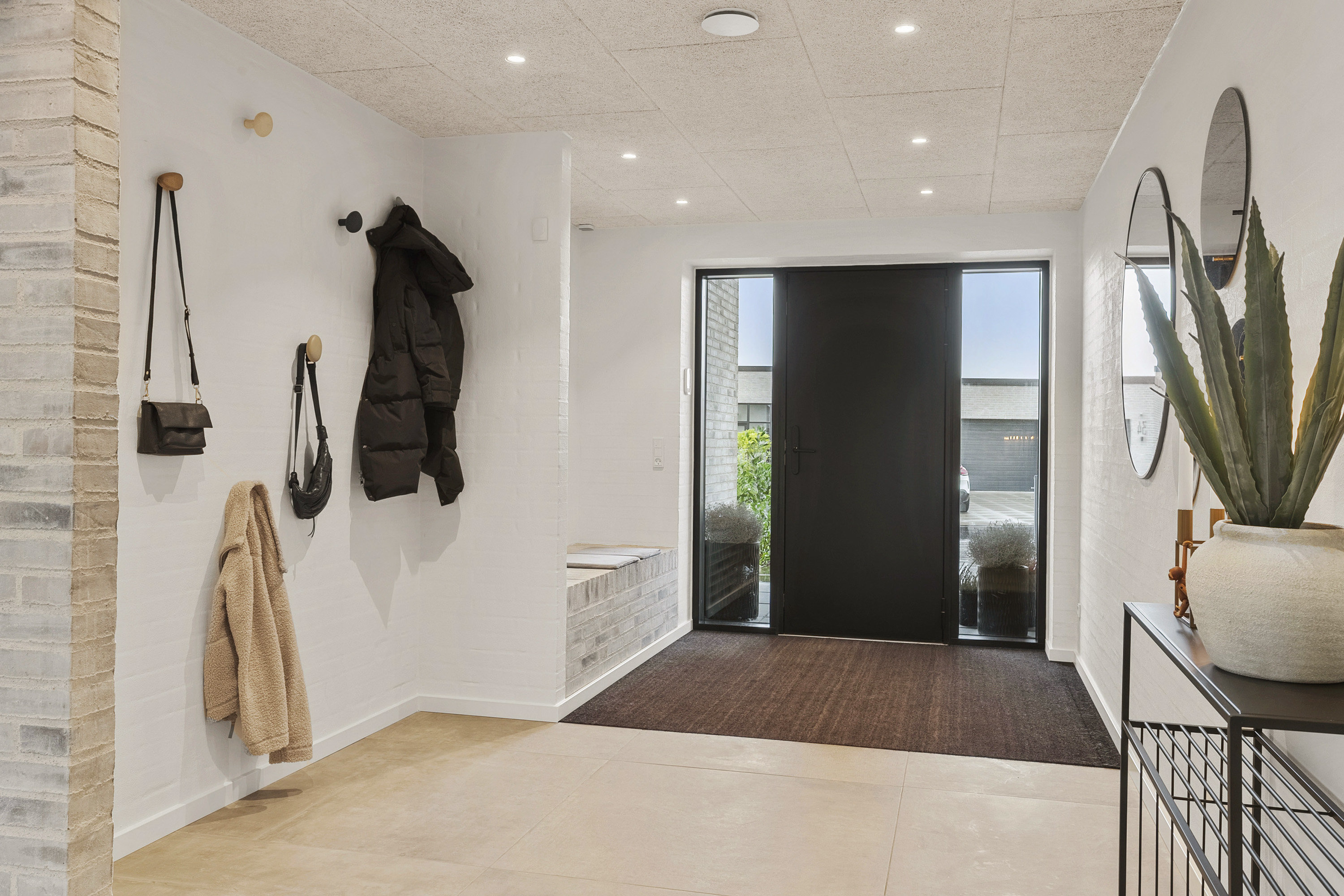 Fremhævet entré billede i fuldskærmstilstand. Billede af Kongstedgårds Alle 21, 6600 Vejen