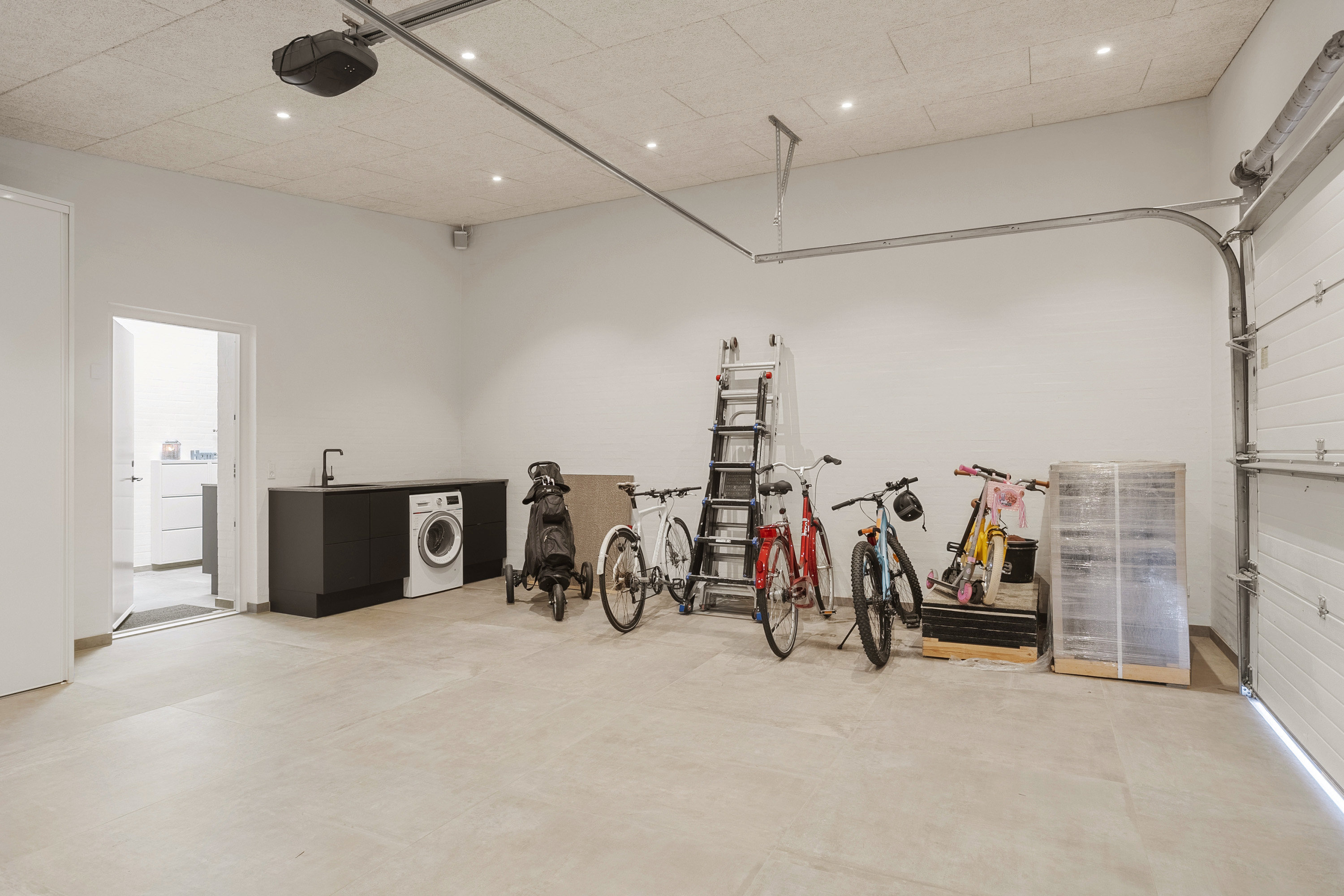 Fremhævet garage billede i fuldskærmstilstand. Billede af Kongstedgårds Alle 21, 6600 Vejen