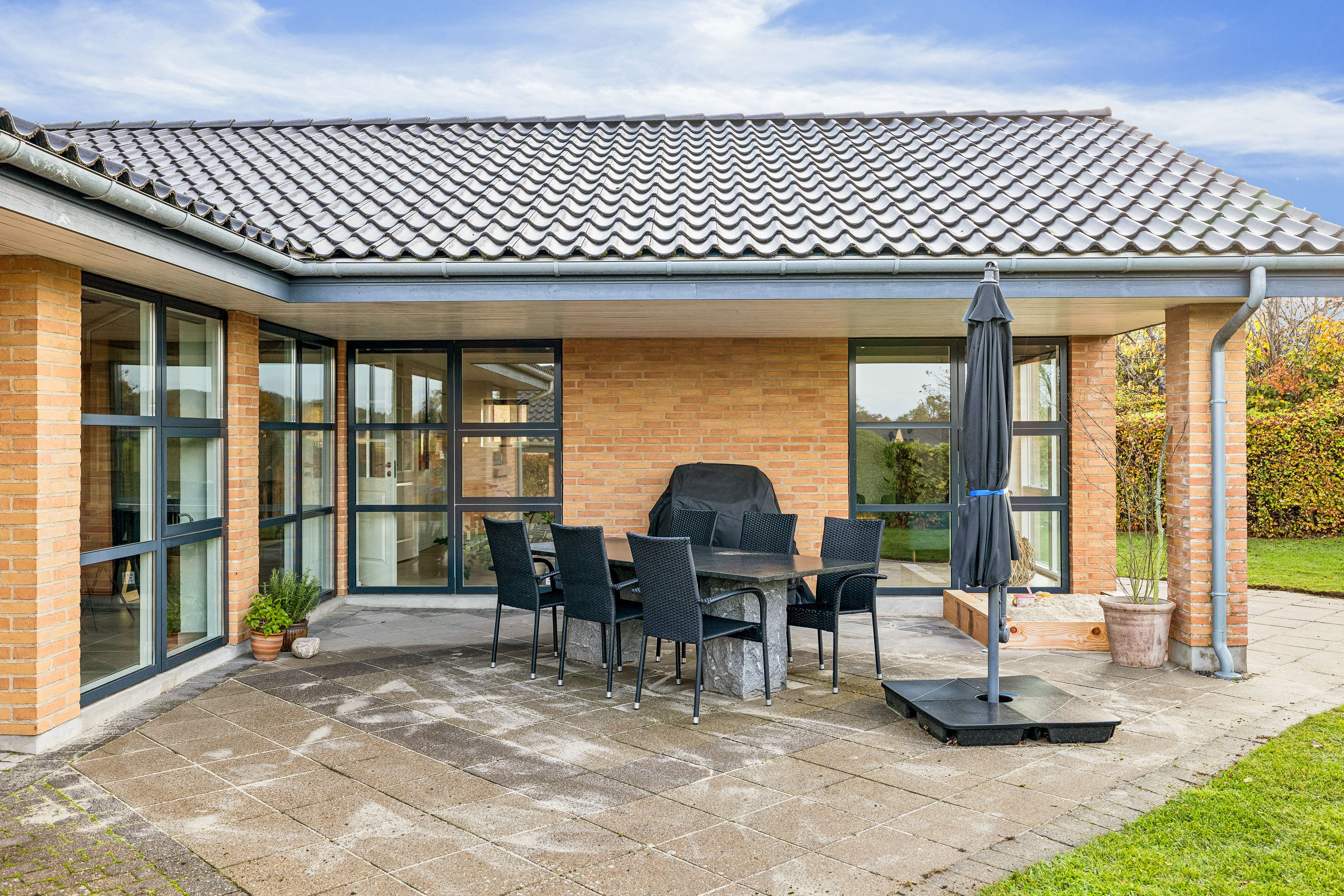 Fremhævet terrasse billede i fuldskærmstilstand. Billede af Skovkildeparken 73, Virring, 8660 Skanderborg